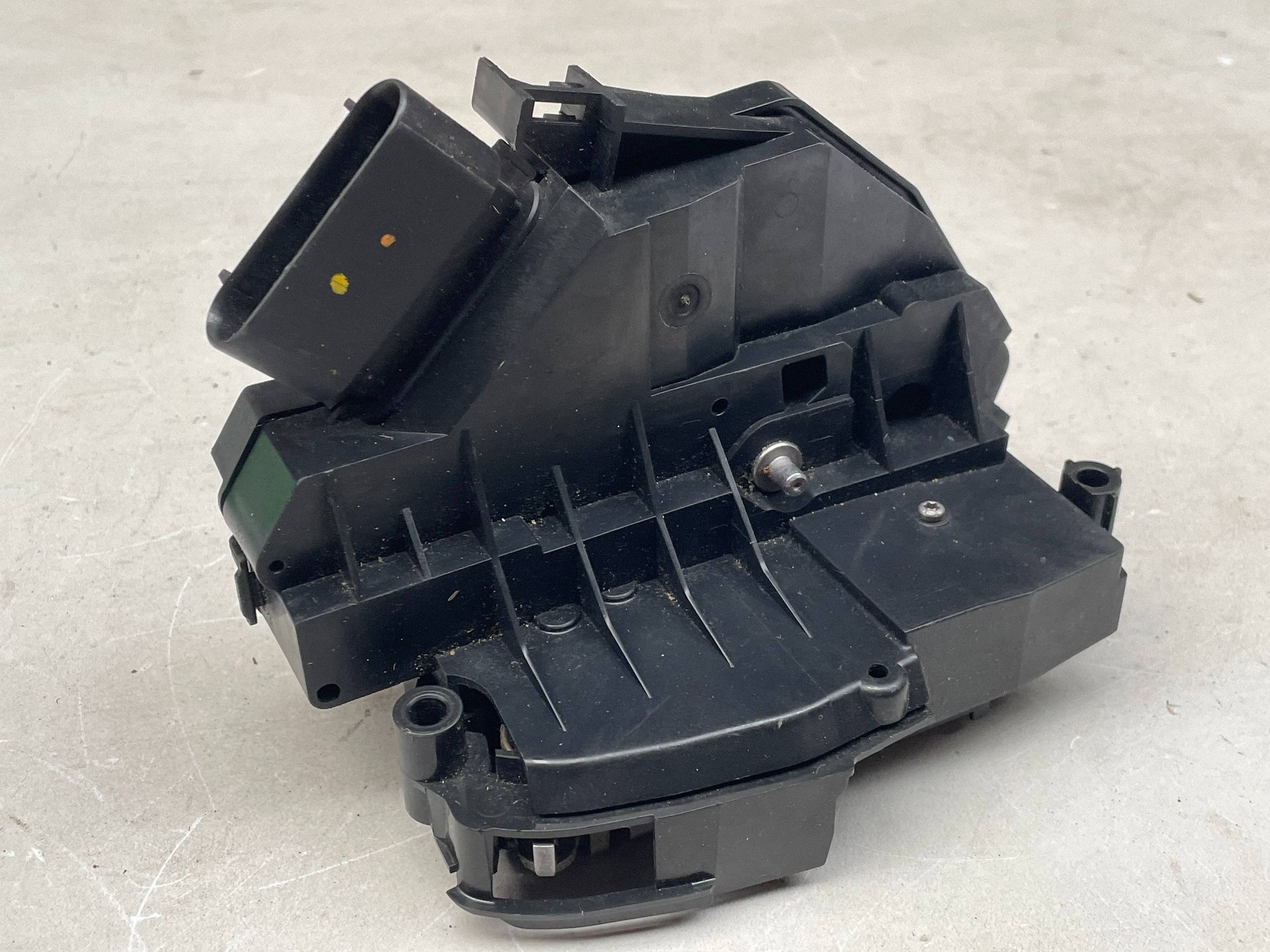 lock door TYLNYCH left side FORD C-MAX II AM5A-R26413-CB @M