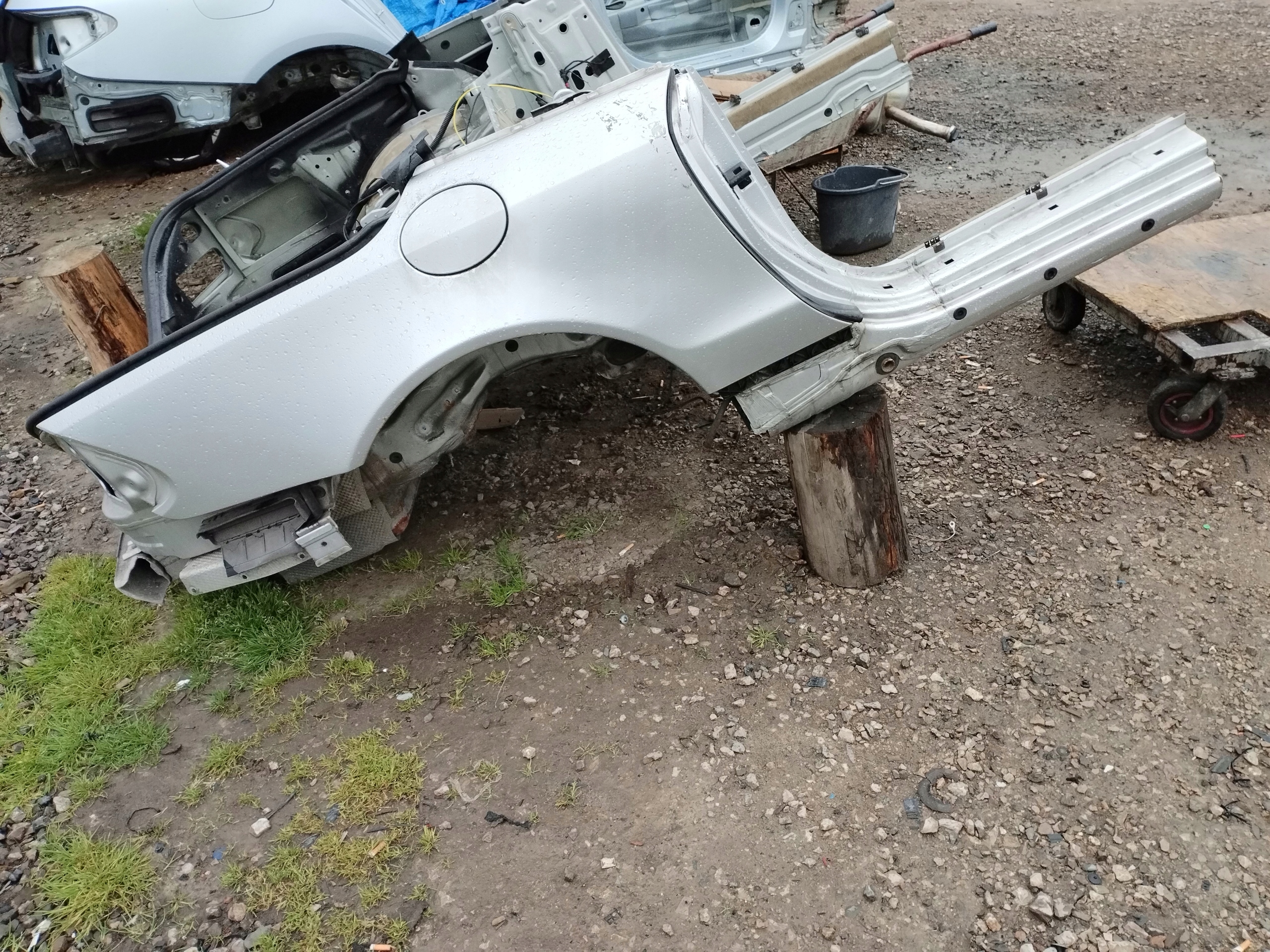 MERCEDES R230 ЗАД КРИЛО ЗАД. ПЕРЕДНЯ ПАНЕЛЬ ВАННА ЧЕТВЕРТИНА СЛ