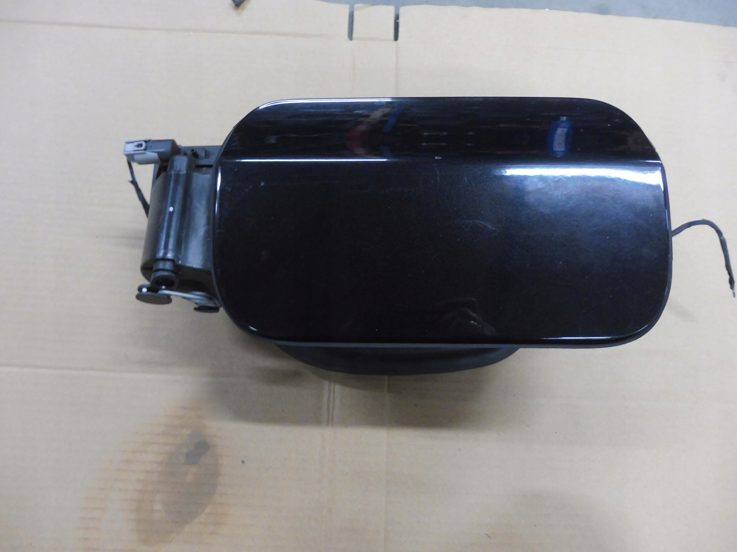 Bmw F30 F31 klapka wlewu paliwa 7238100