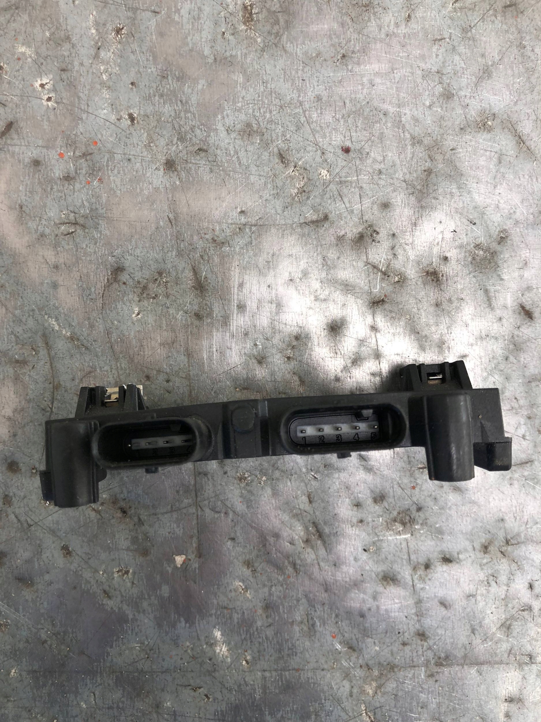 Module Capteur pour l’ouverture du capot VW AUDI 3AA962243D