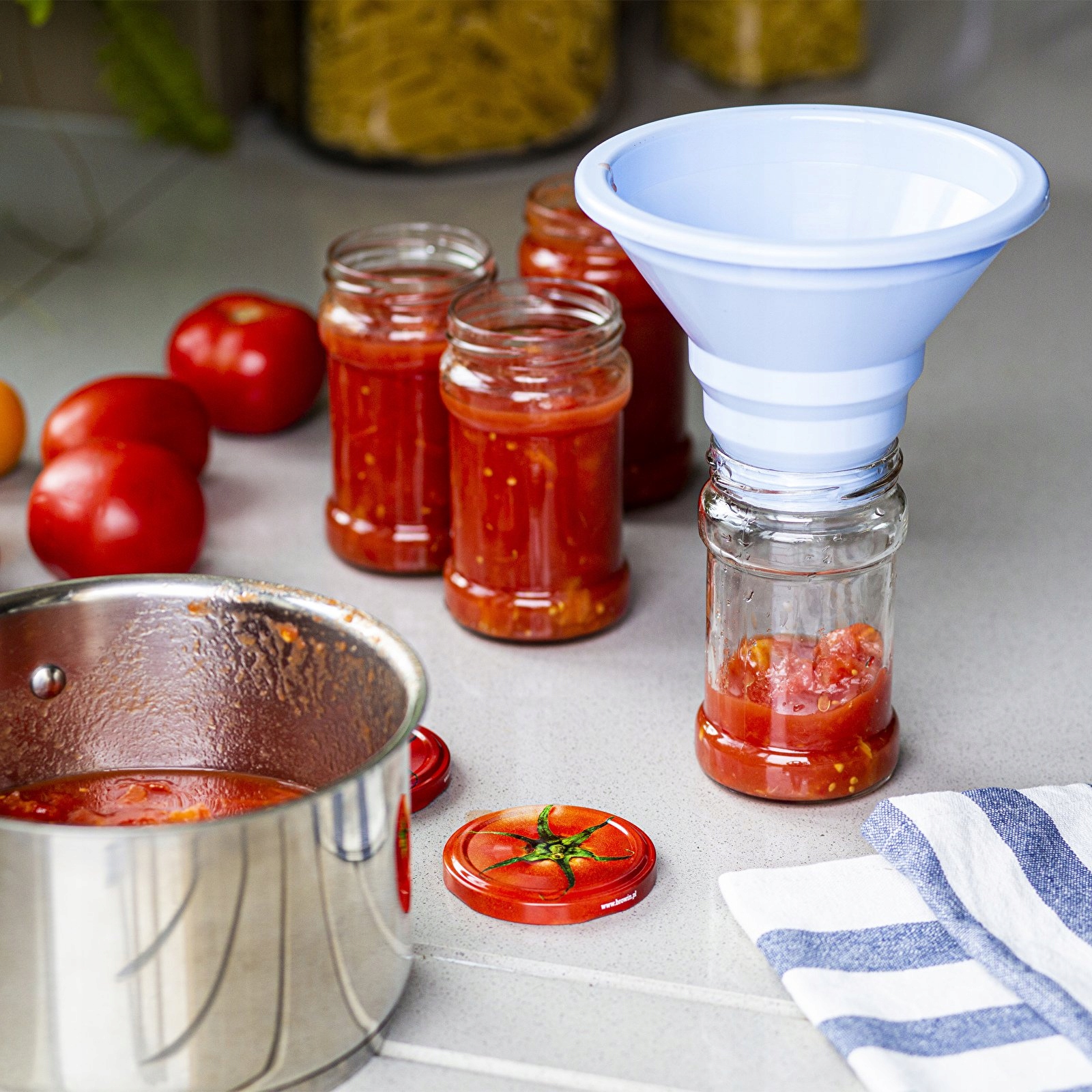 LEJEK do napelniania SŁOIKÓW owoców butli 150/55mm Materiał plastik