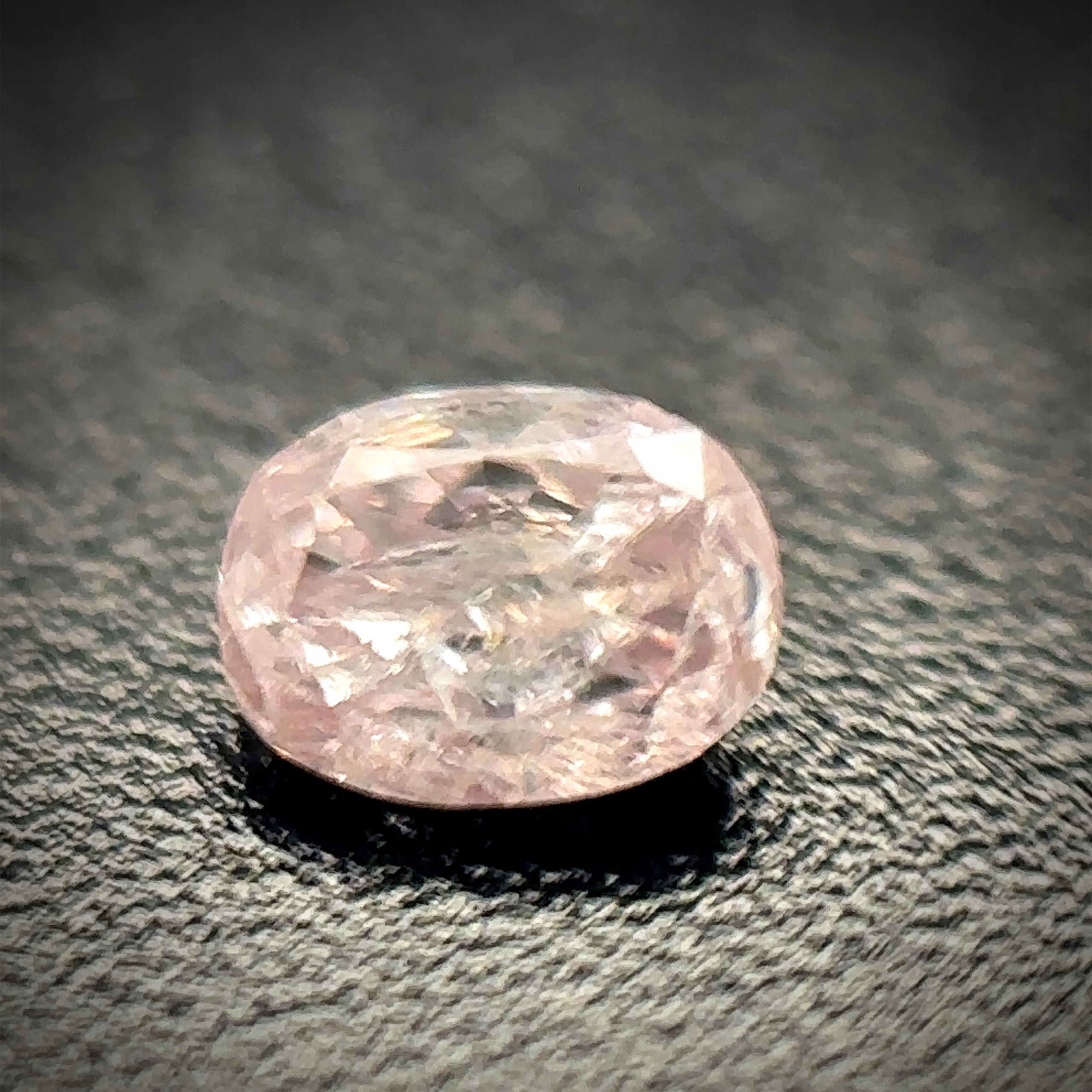 Přírodní diamant 0.08ct Růžový Ovál I2 Certifikát Algt