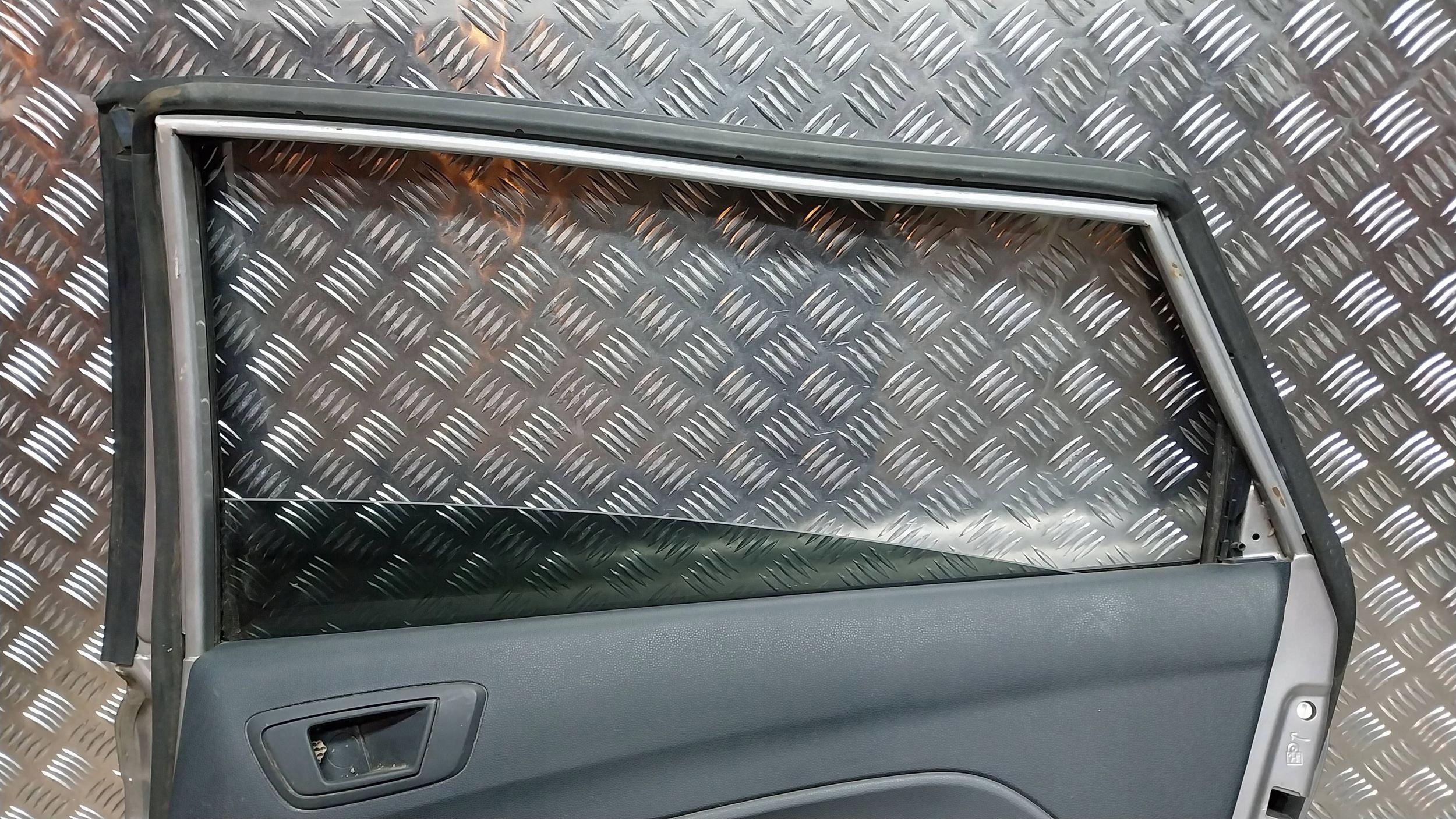 Tür heck rechts FORD FIESTA MK7 08