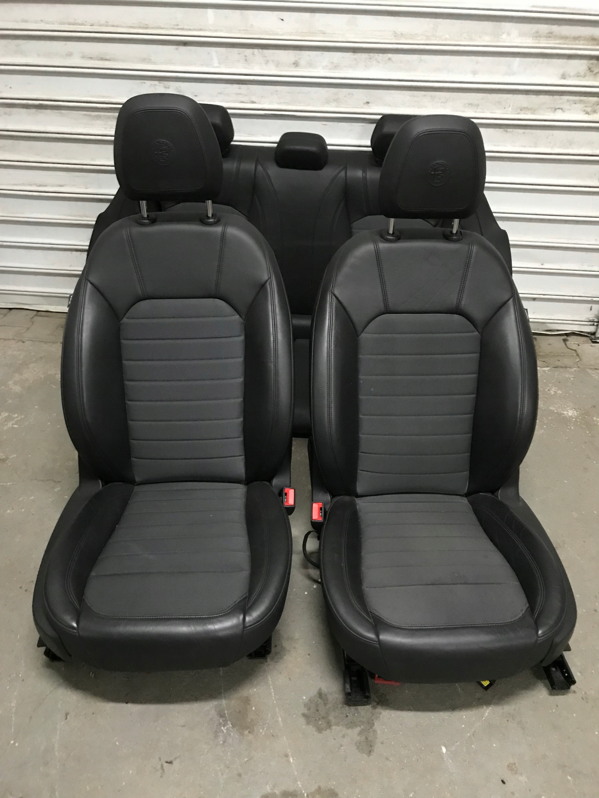 ALFA ROMEO GIULIA НАБІР КРІСЕЛ ДИВАН ШКІРА