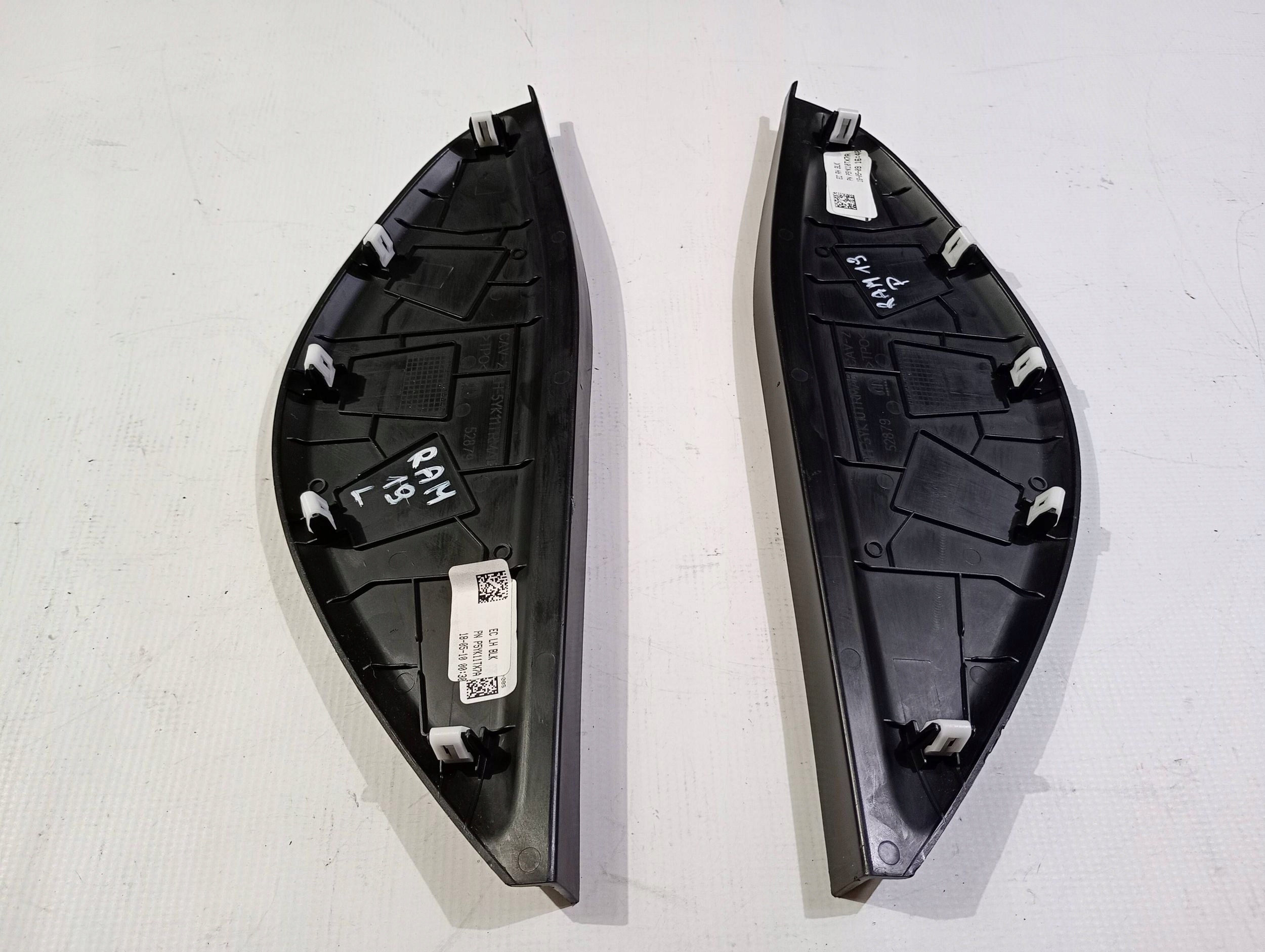 Panel side spoiler cover of the dashboard left right komplet Dodge RAM 1500 2019