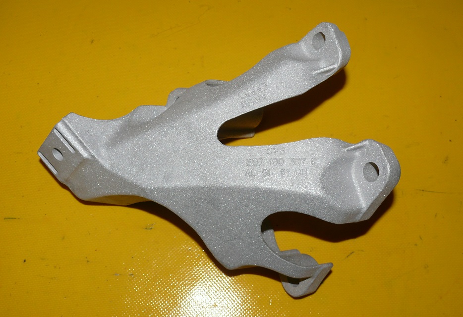 holder holder of the engine left AUDI A4 B6 3.0 V6