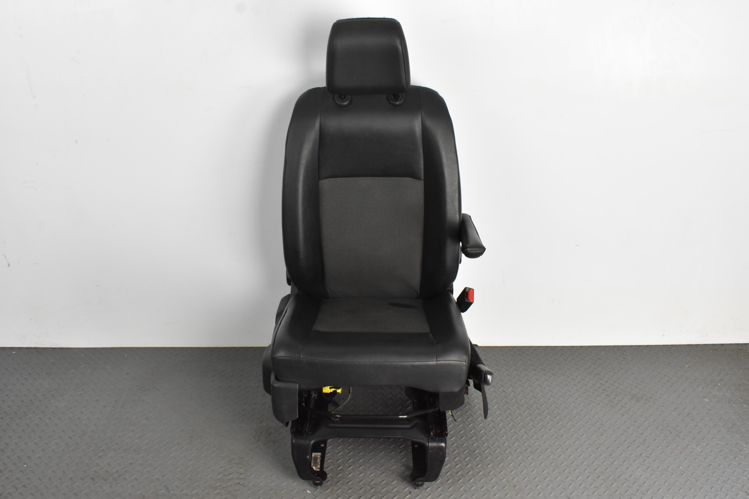 FOTEL PRAWY VIVARO C EXPERT III JUMPY III PROACE II