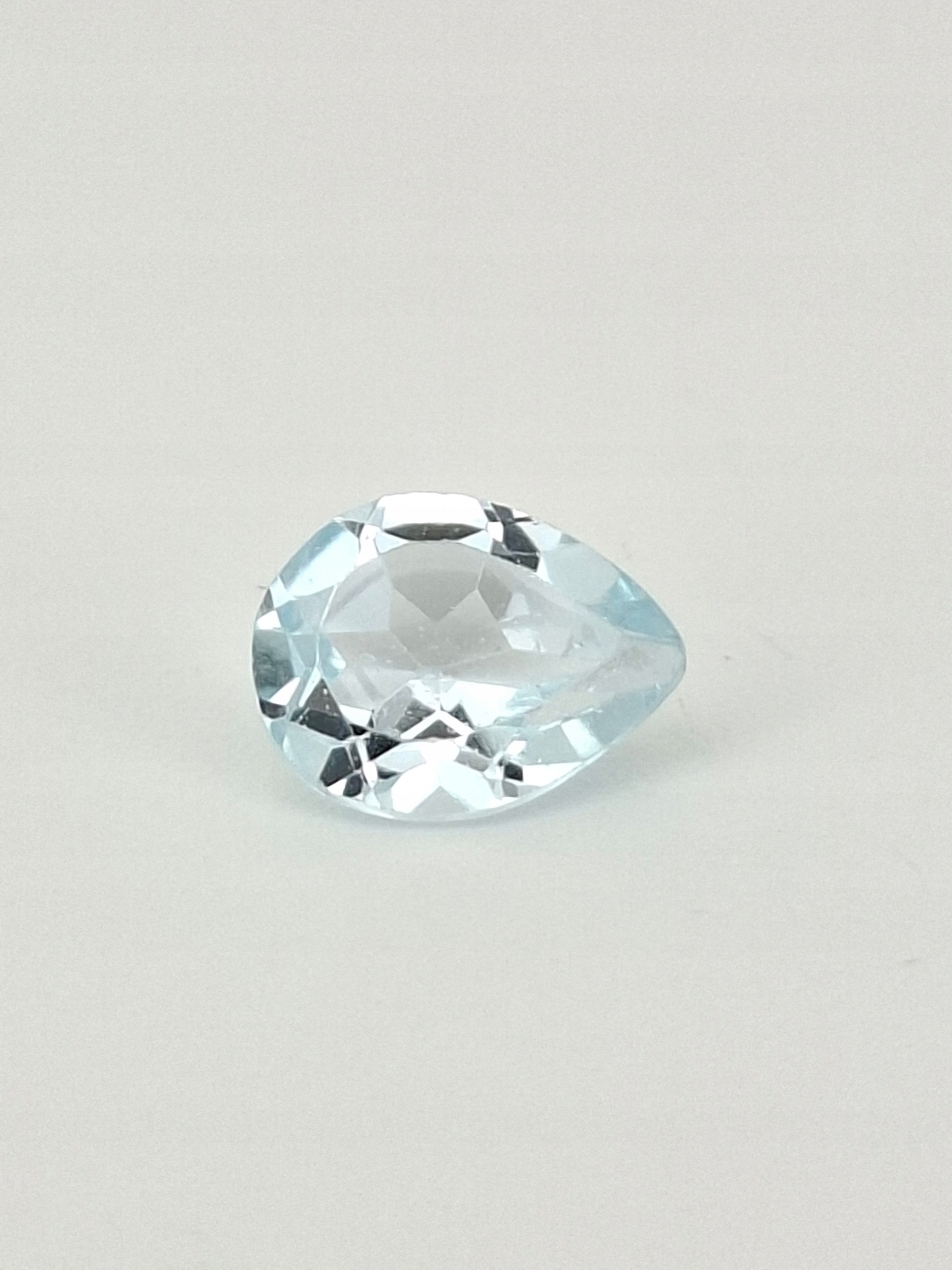Přírodní akvamarínová louka 6 x 8 mm