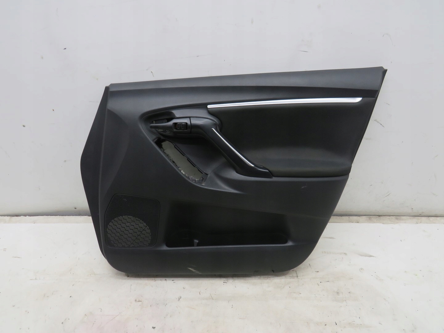 ОБШИВКА ОБИВКА ДВЕРИ ПРАВЫЙ ПЕРЕД VERSO 09-18