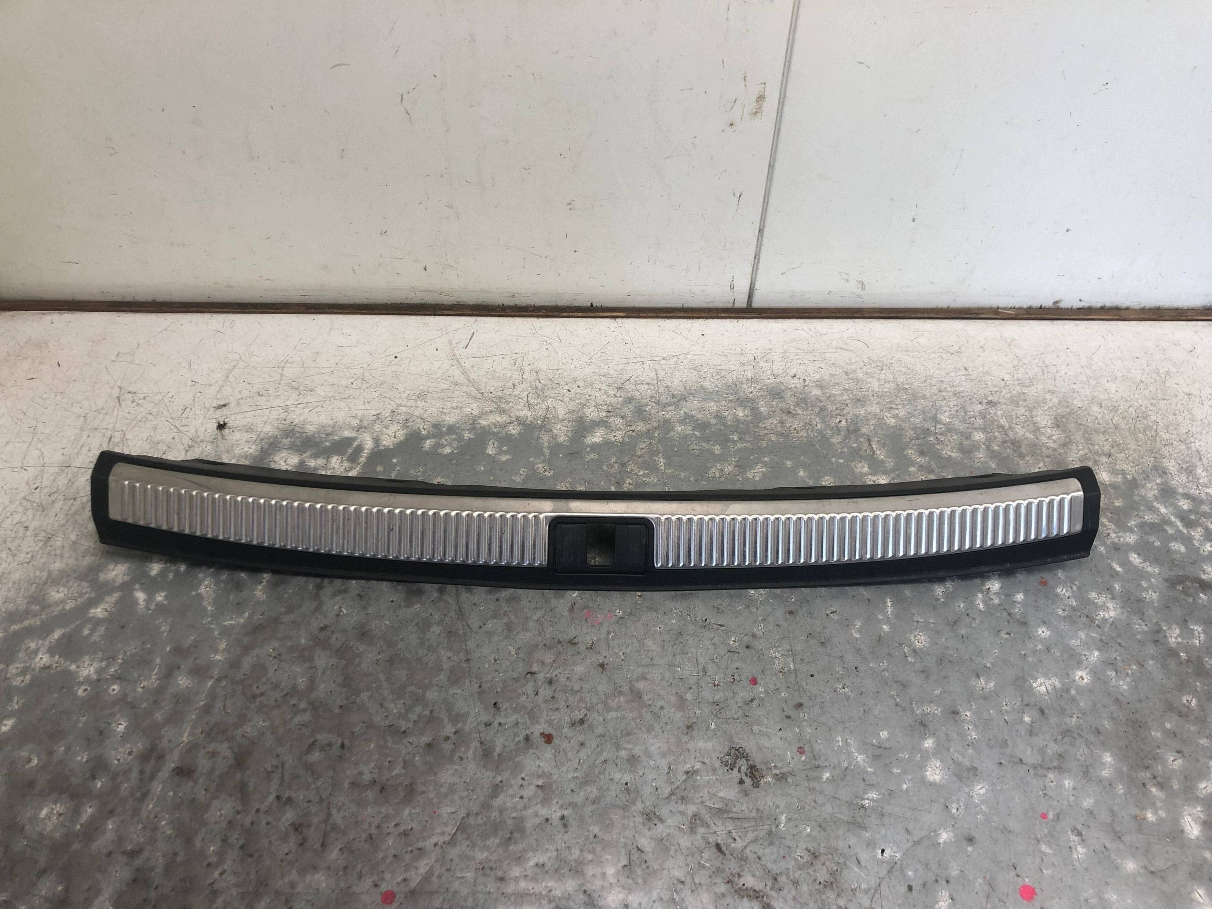 cover of the threshold boot AUDI A4 B7 KOMBI 8E9864483C