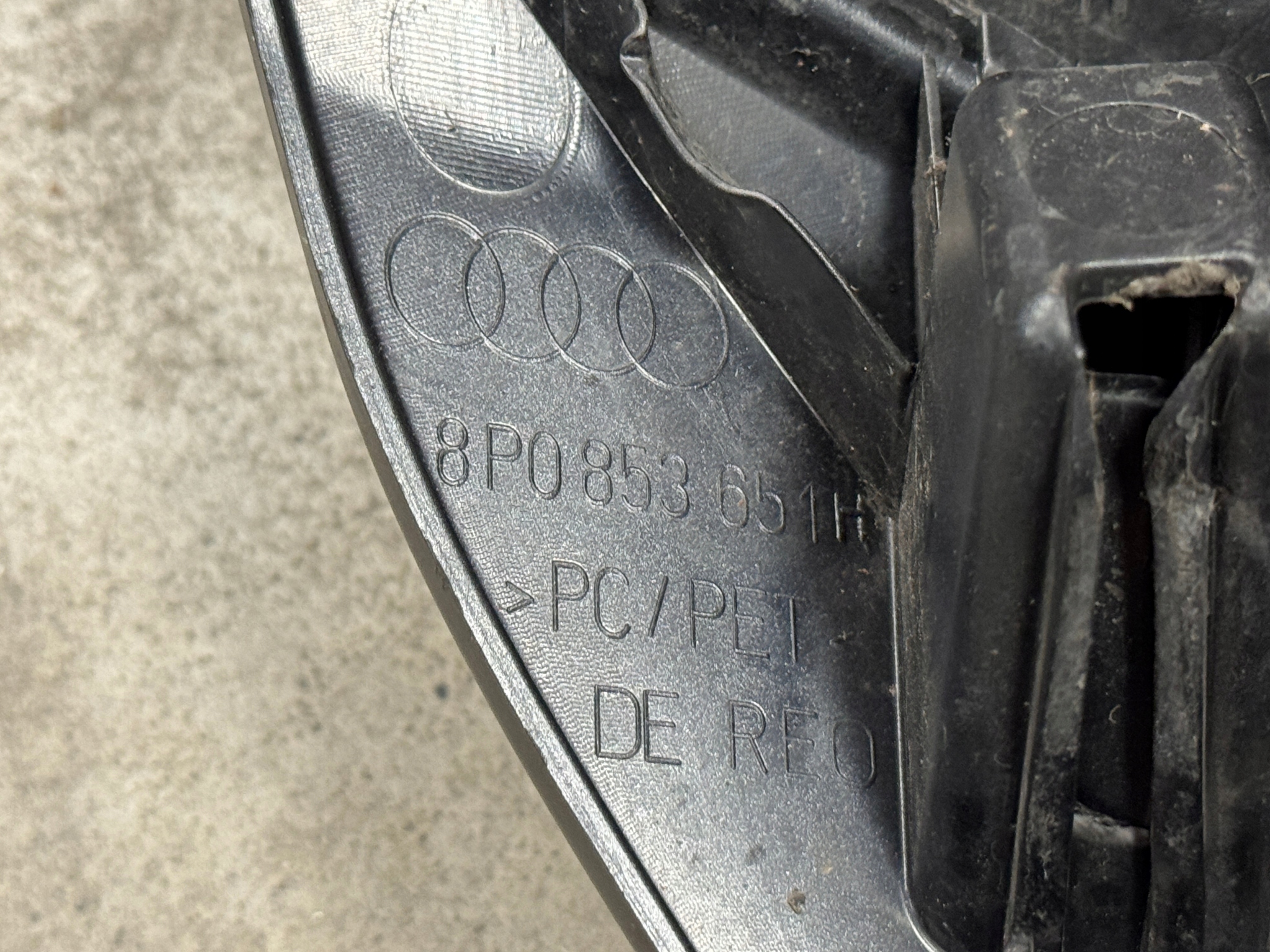 2008r + Audi A3 8P0 РЕСТАЙЛИНГ решетка радиатора в бампер передний 8P0853651H