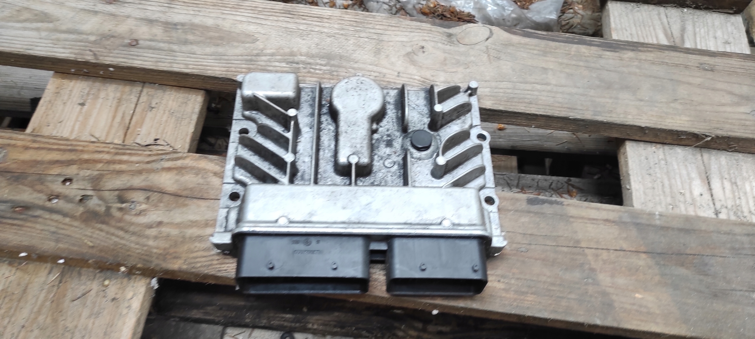 computer of the engine module OPEL MOKKA 55591709 1.7 control unit module WYLOGOWANY