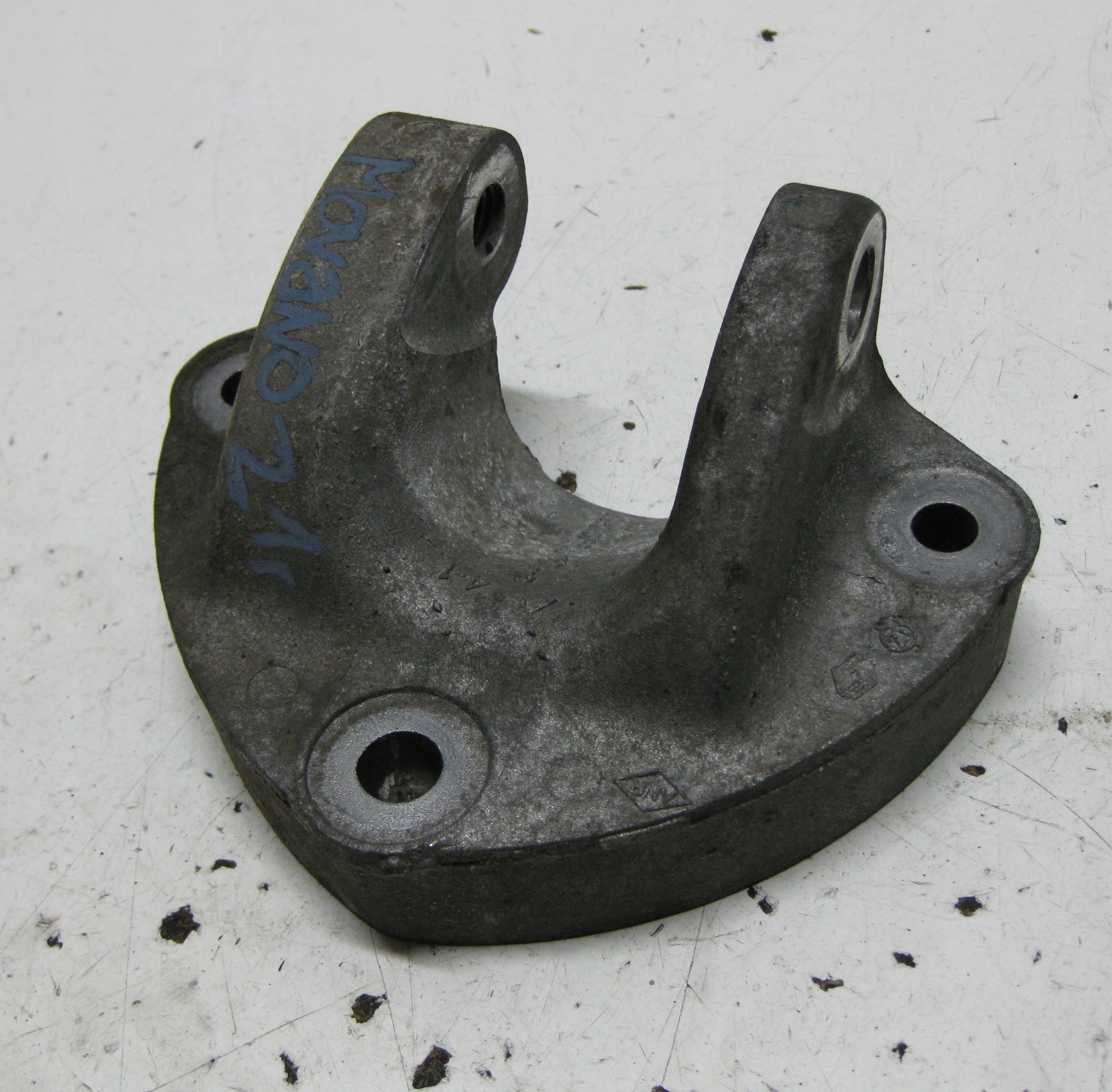 RENAULT MASTER III LIFT Support Support plaque Moteur 8200675217