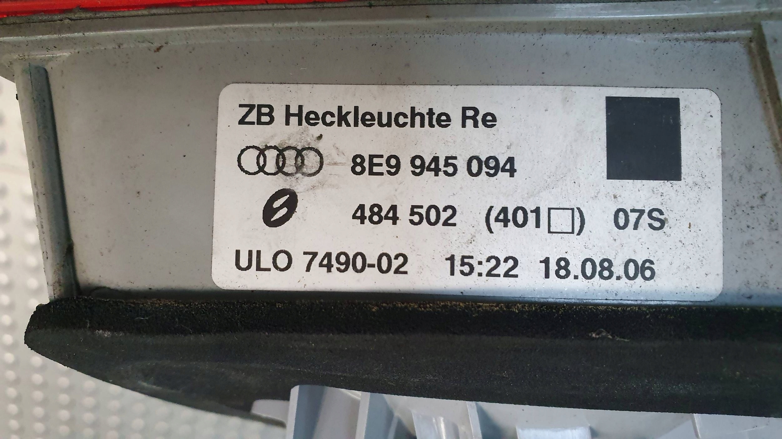 light rear part right AUDI A4 B7 KOMBI to the bonnet 04- 8E9945094