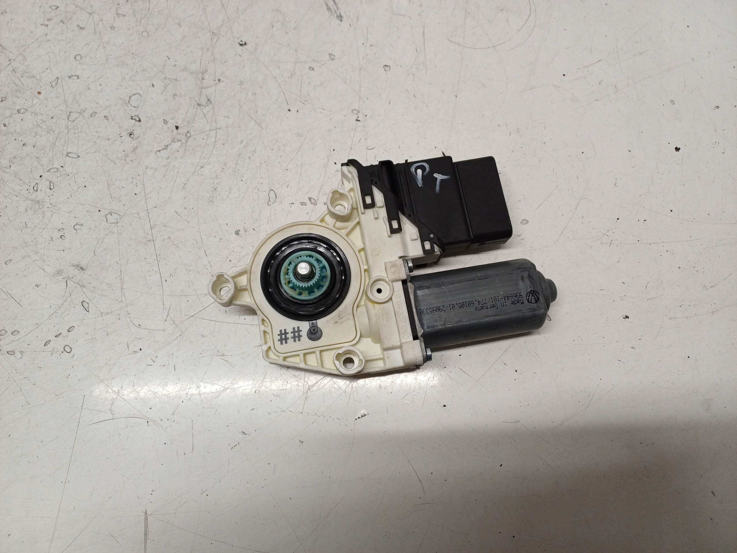 VW TOURAN 1T 03- SILNICZEK SZYBY PRAWY TYŁ 1K0959704B