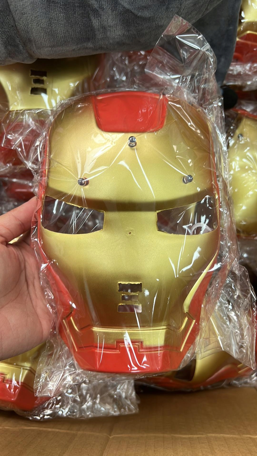 Strój IRON MAN przebranie MASKA RĘKAWICA LED M Rozmiar 110-122