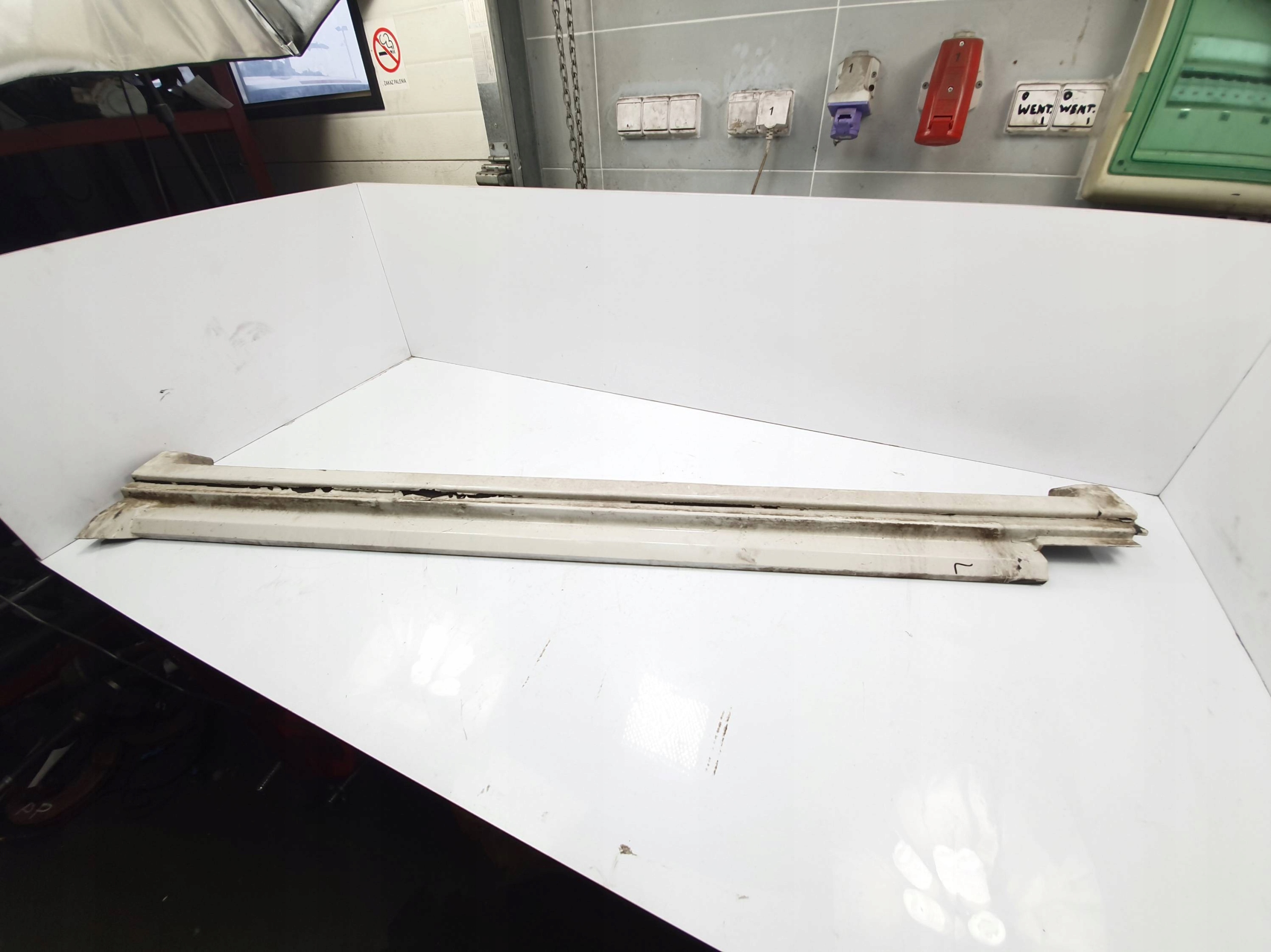 PROG LEWY LAND ROVER RANGE ROVER VOGUE Typ samochodu Samochody osobowe