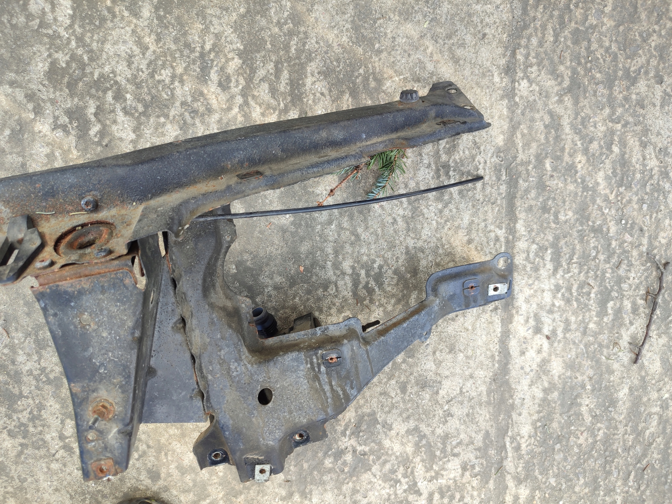 pillar iron support panel for radiators upper BMW X5 E53