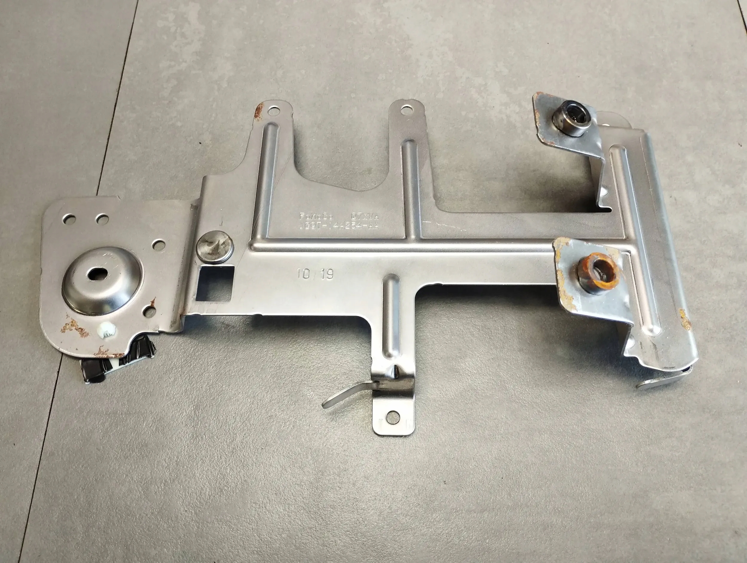Ford Mondeo MK5 bracket holder JG9T14A254AA
