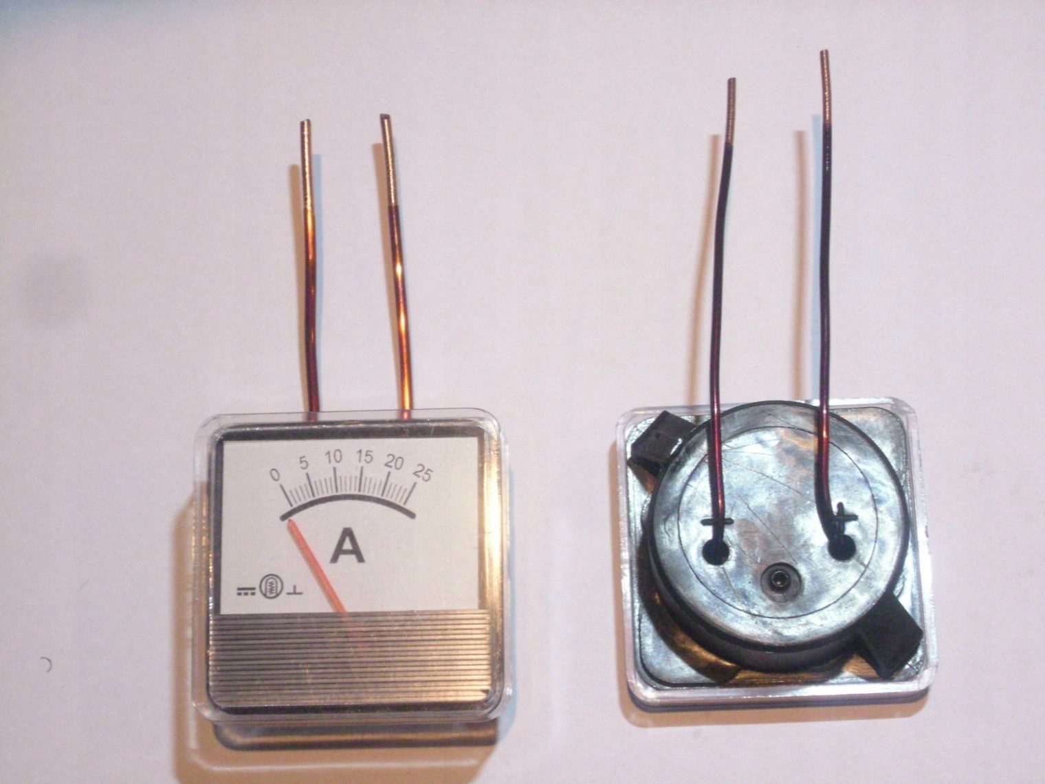 Amperomierz 25A wskazowkowy do prostownika