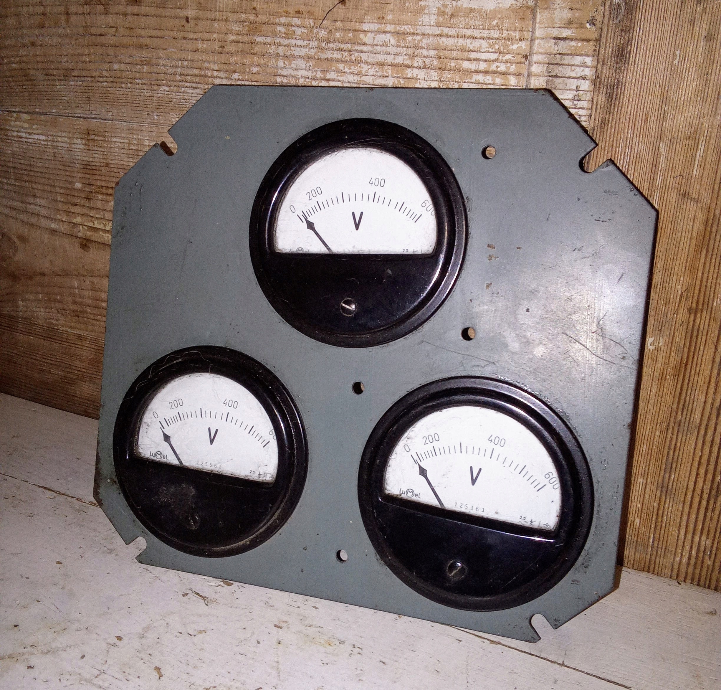 Tablica 3 Woltomierze analogowe 600V
