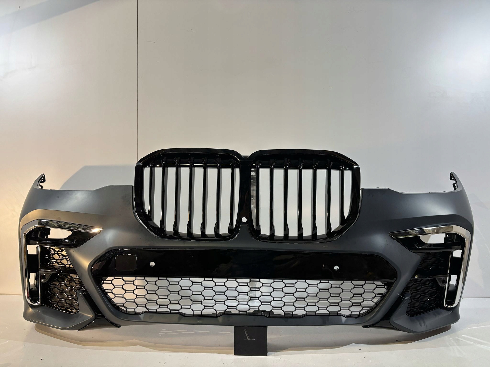 BMW X7 G07 M-Pakiet Zderzak przedni - 17651 Producent części Inny