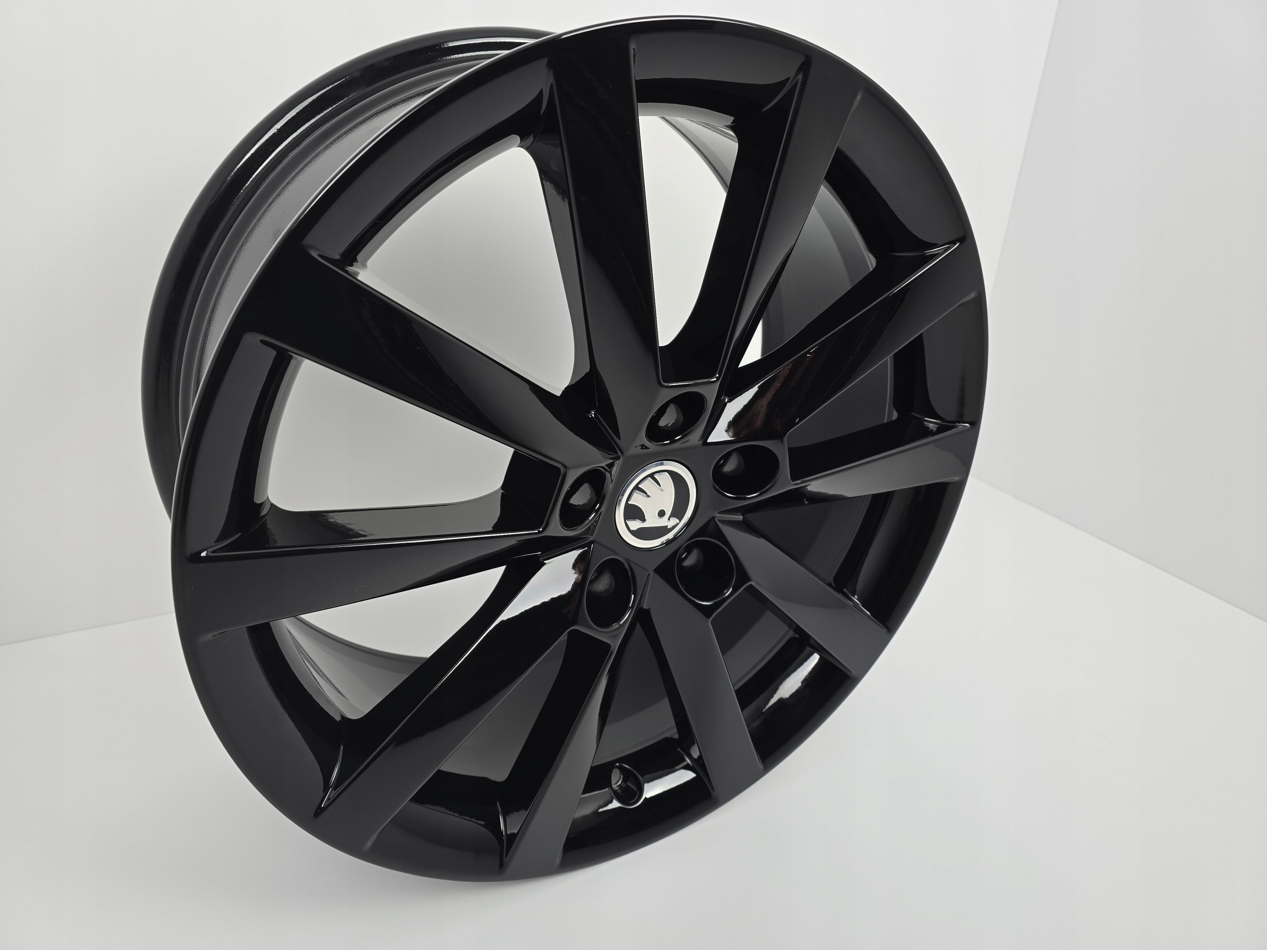 Oryginalne Felgi Skoda 18" Enyaq Superb Octavia Karoq Kodiaq Kod producenta 5E0