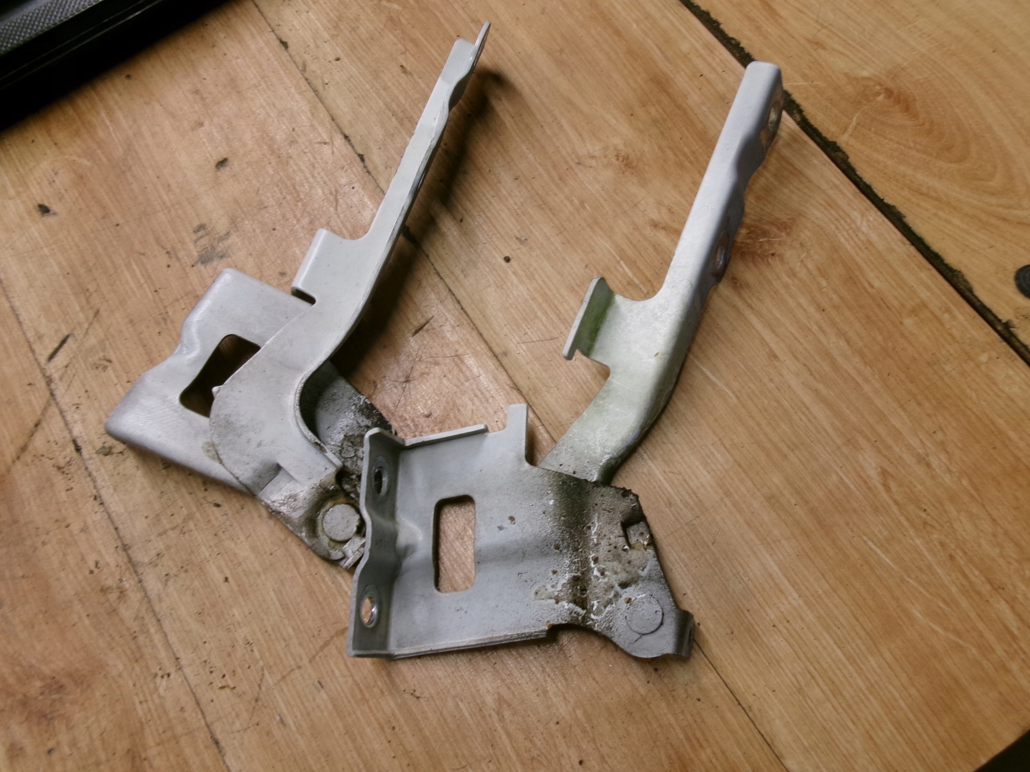 HYUNDAI IX35 ZAWIASY MASKI KOMPLET