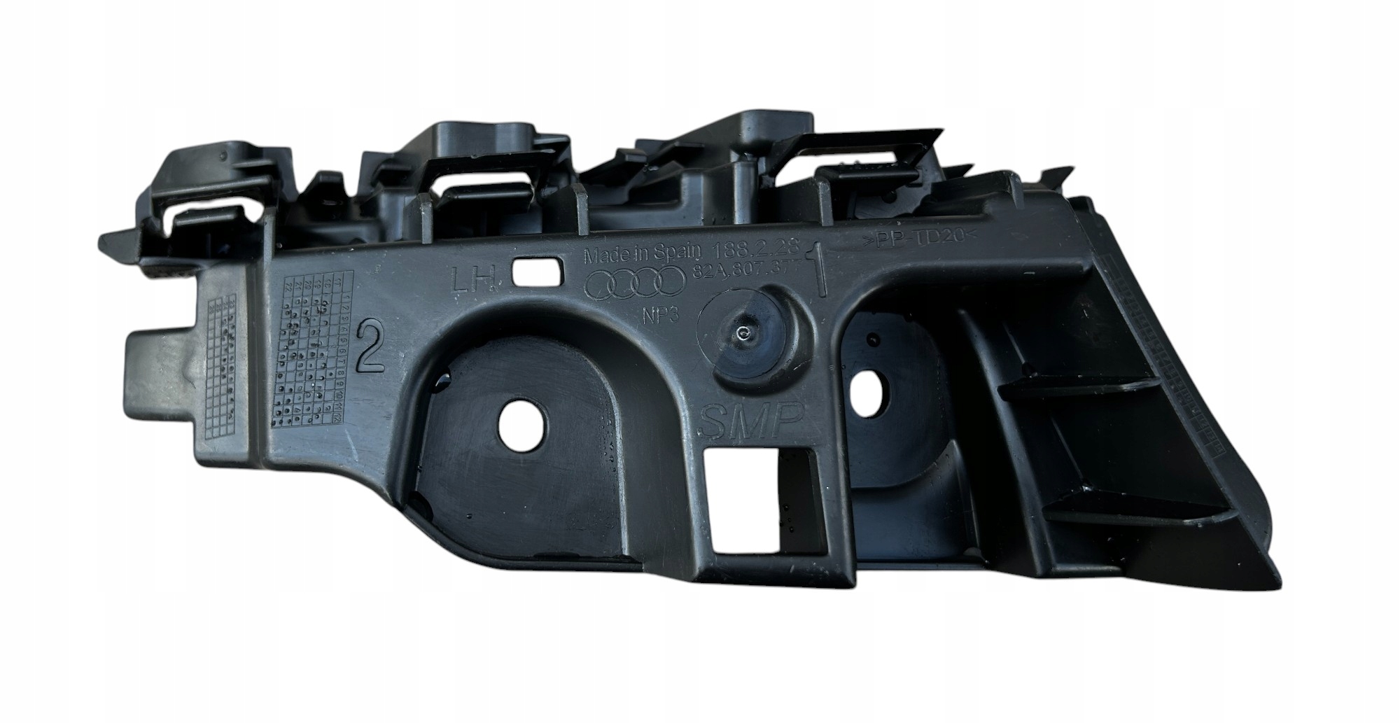 bumper bracket left rear part AUDI A1 II 82A 82A807377