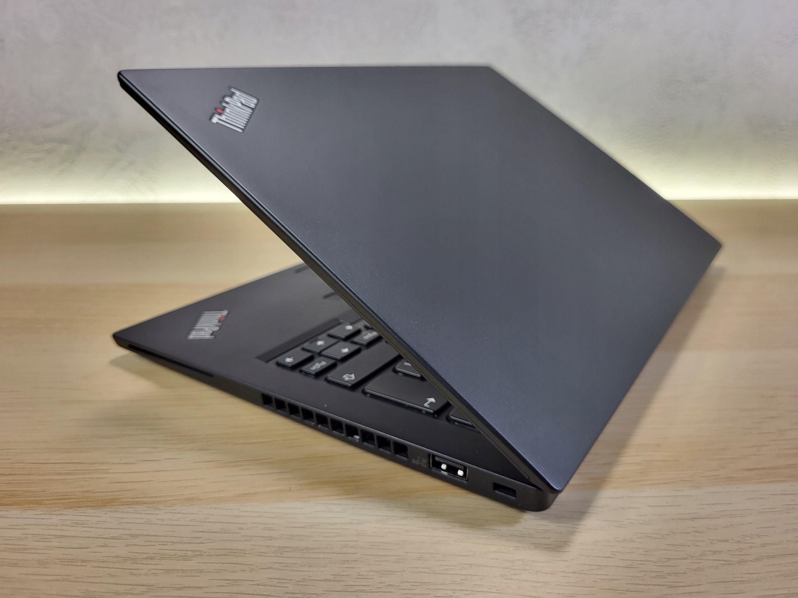Laptop Lenovo ThinkPad x280 Intel 8-gen 8GB 256GB SSD NVMe Laptop Lenovo ThinkPad x280 Intel 8-gen 8GB 256GB SSD NVMe