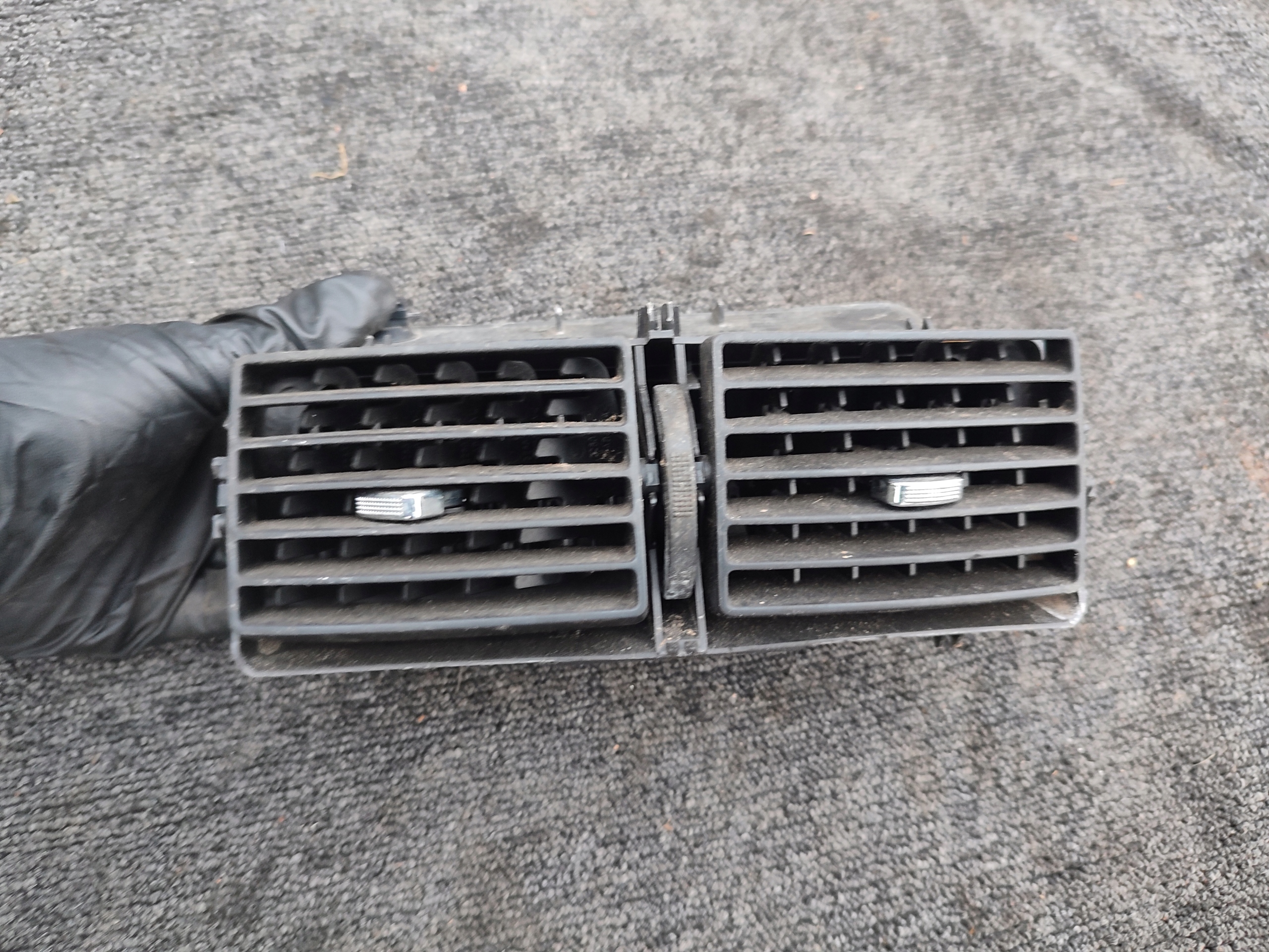 grid air conditioning devices the centre PEUGEOT 307 9634511177