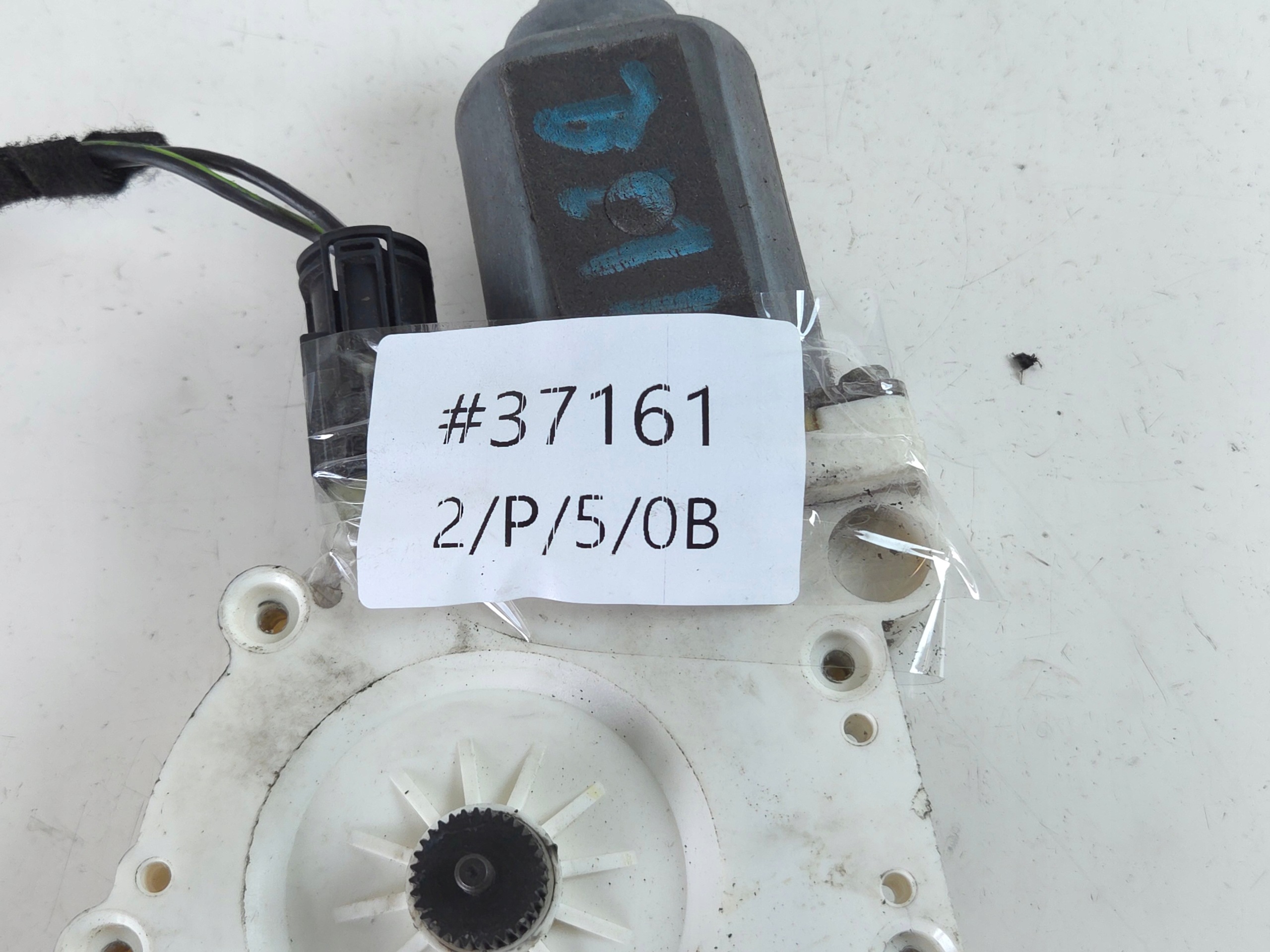 BMW E39 KOMBI mini motor windows right rear part 8360511