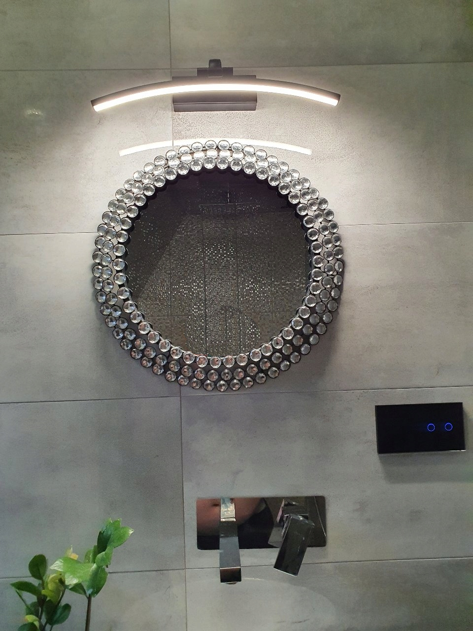 KINKIET ŁAZIENKOWY LED 8W LAMPA CZARNA NAD LUSTRO OKRĄGLY/WYGIĘTY Długość/wysokość 40 cm