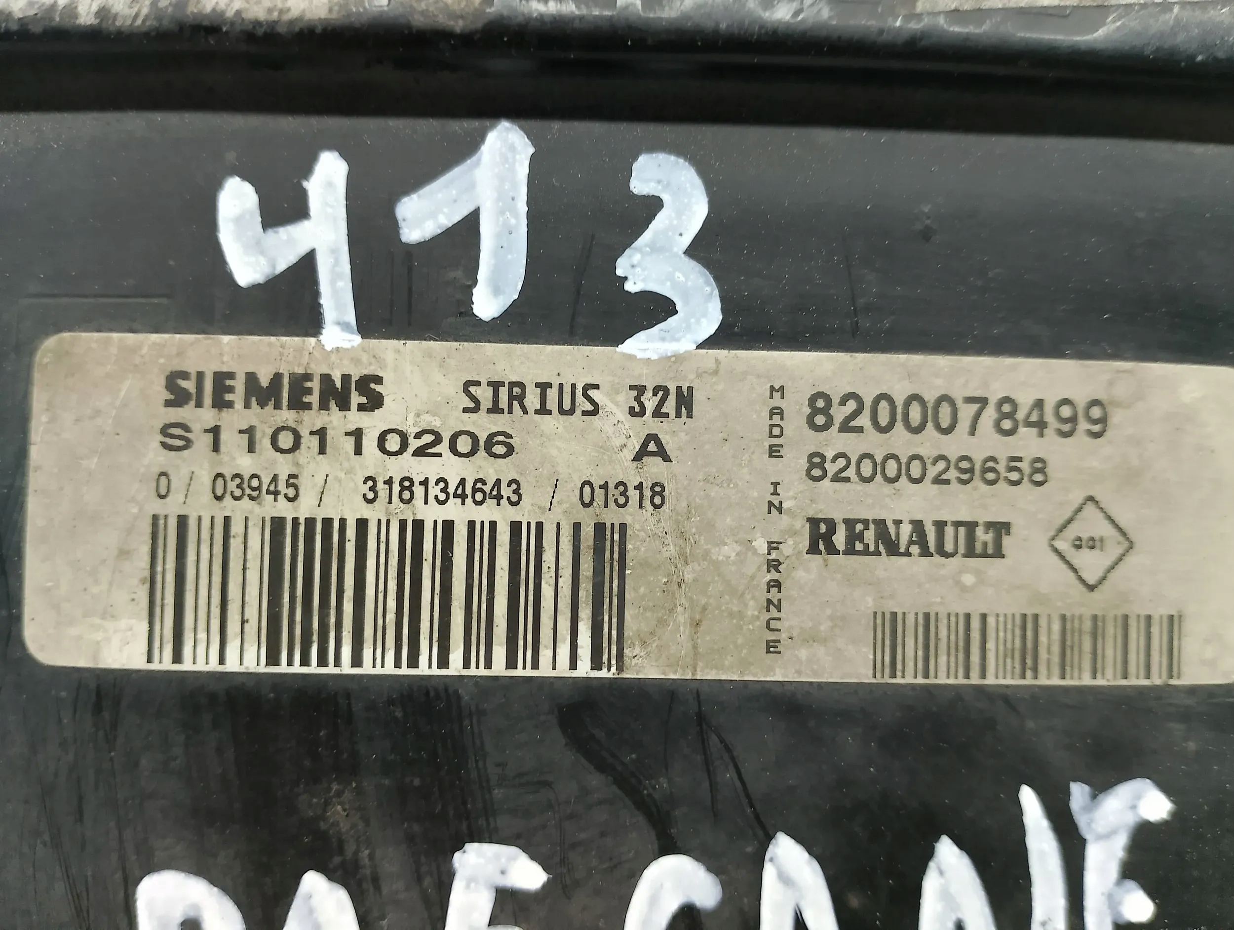 control unit computer of the engine Renault Megane 2.0 B 8200078499 S110110206