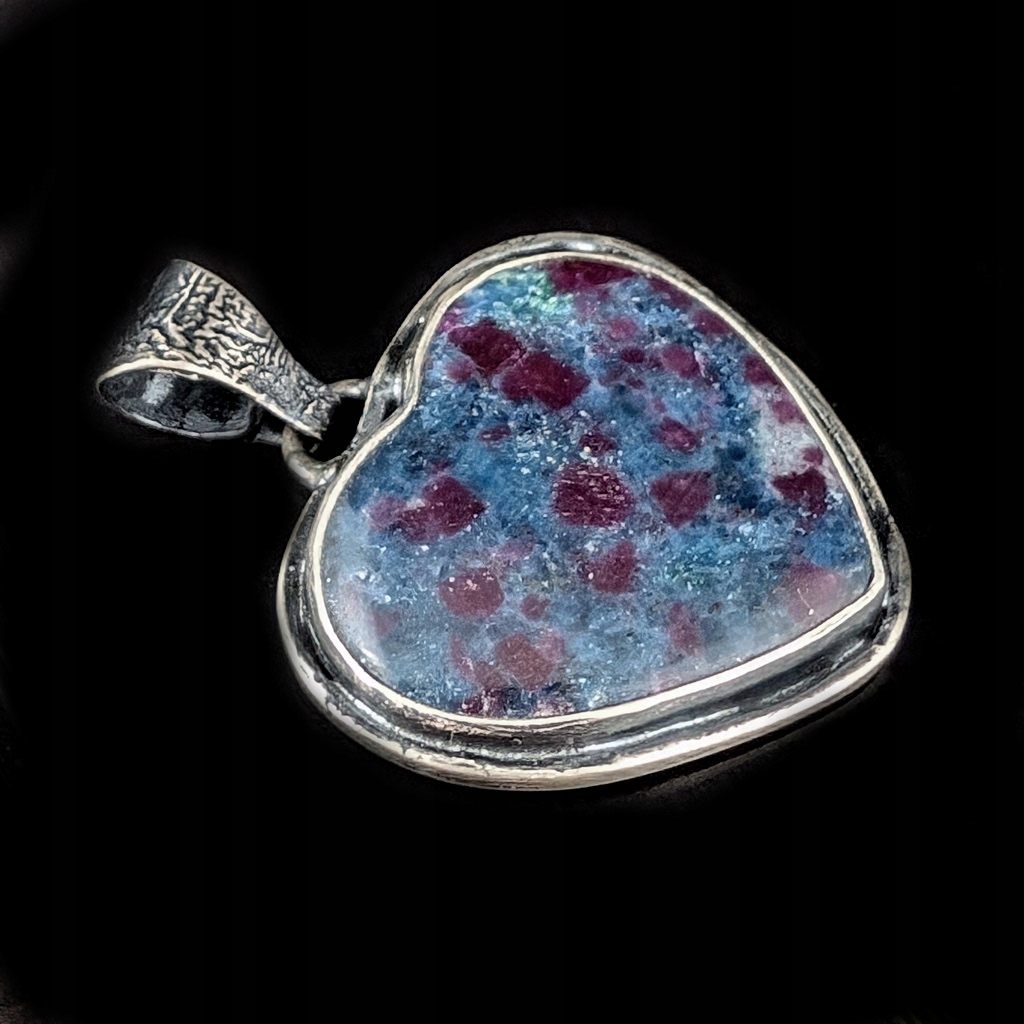 Kyanit Přívěsek Srdce Stříbrné Stříbro Oxidovaný Kámen Krásný Tvar Rubín
