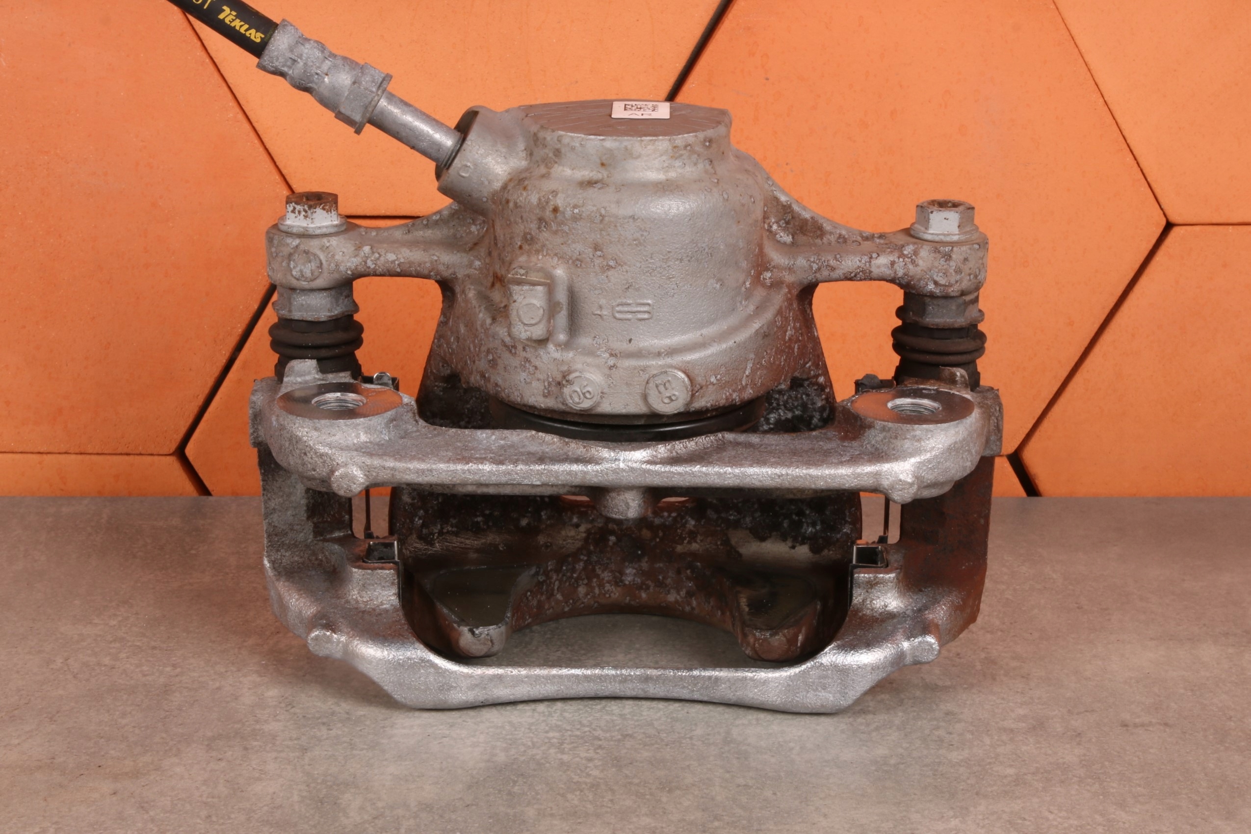 BMW i3 I01 caliper brake right front 54/20/280 6860270 14977 km !!!
