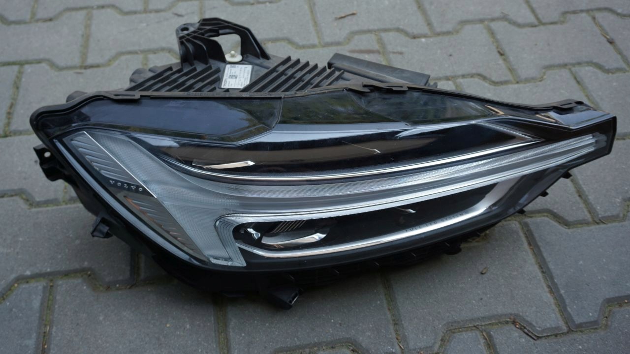 VOLVO XC60 II - light front right MID LED