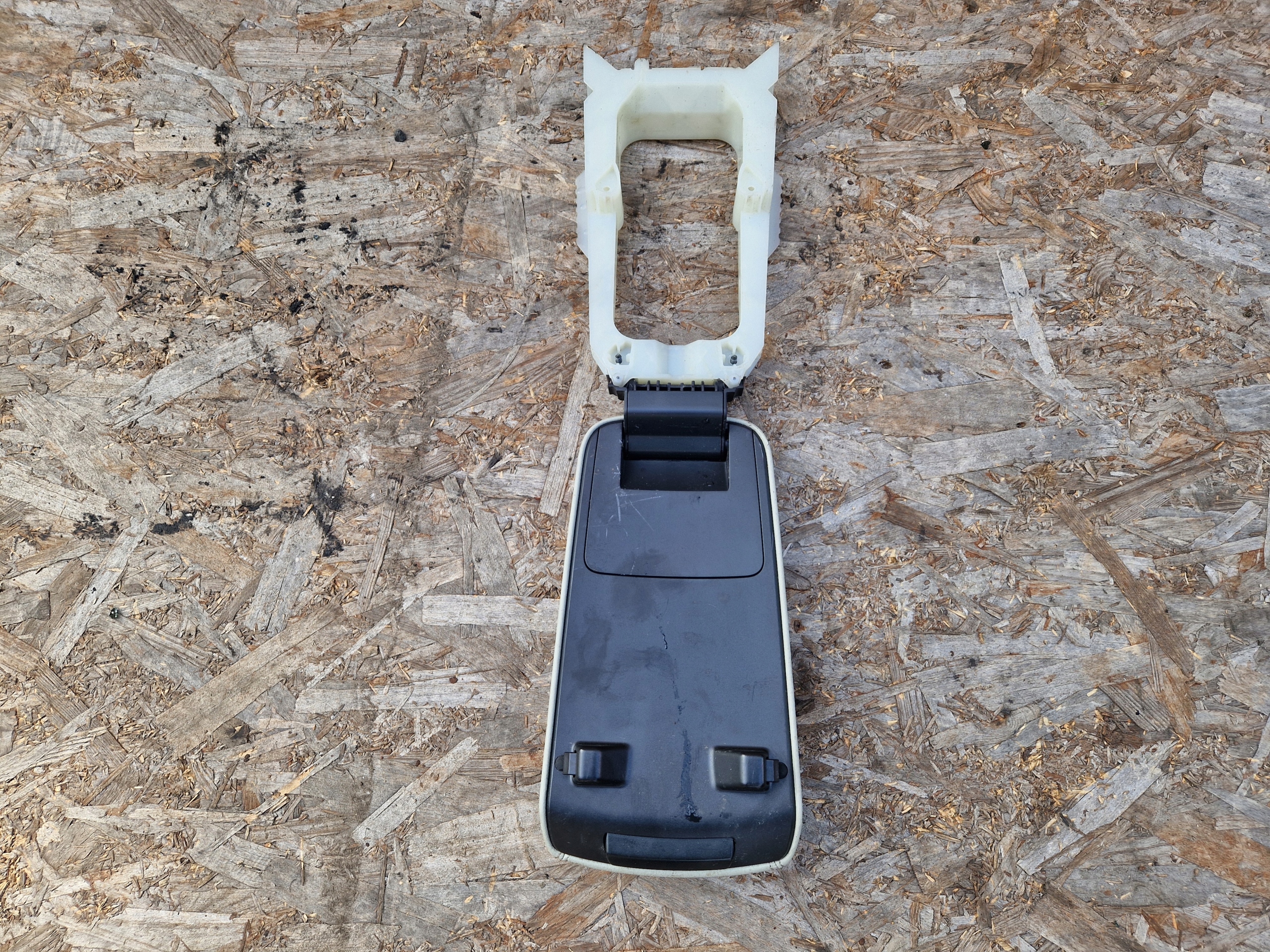 bracciolo TUNELU SRODKOWEGO VOLVO XC40 P31469564