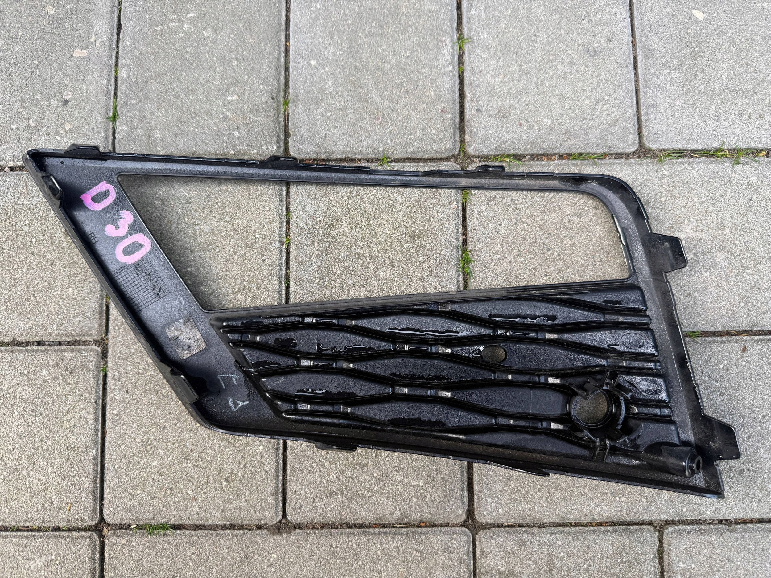 Seat Ateca 576 16- grid of a bumper right front front