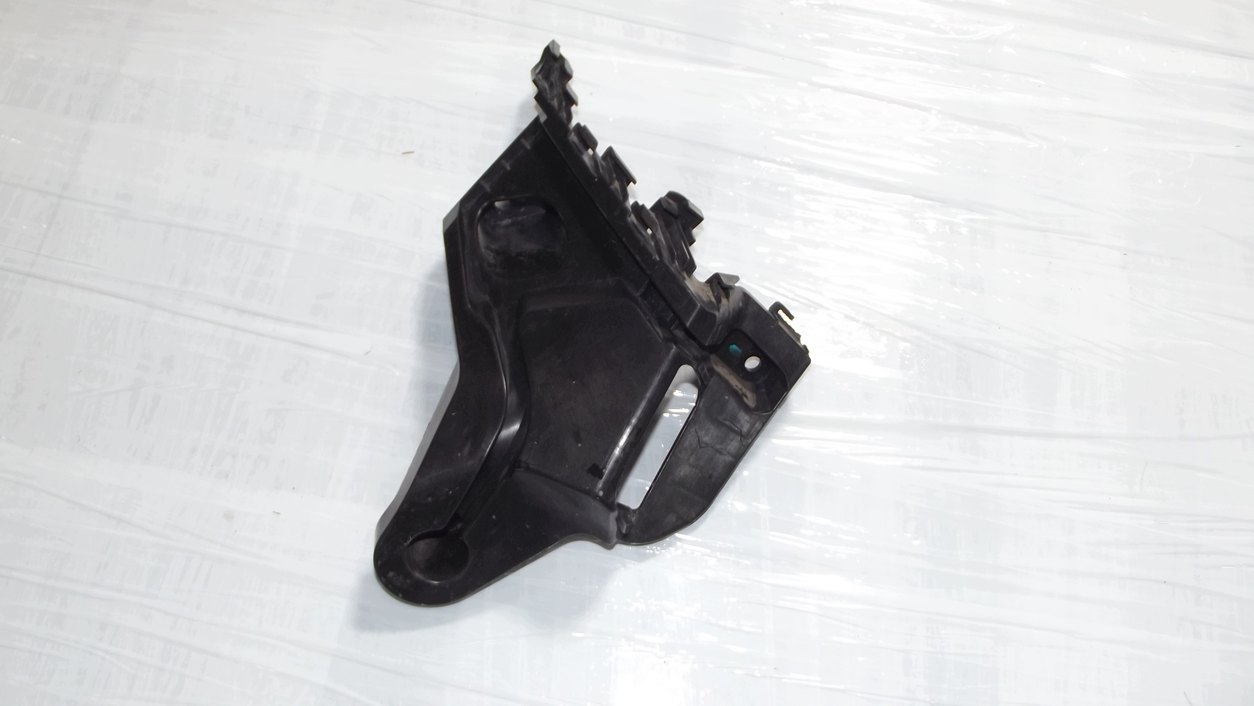 Lotus Eletre bumper bracket left rear part 8890536897