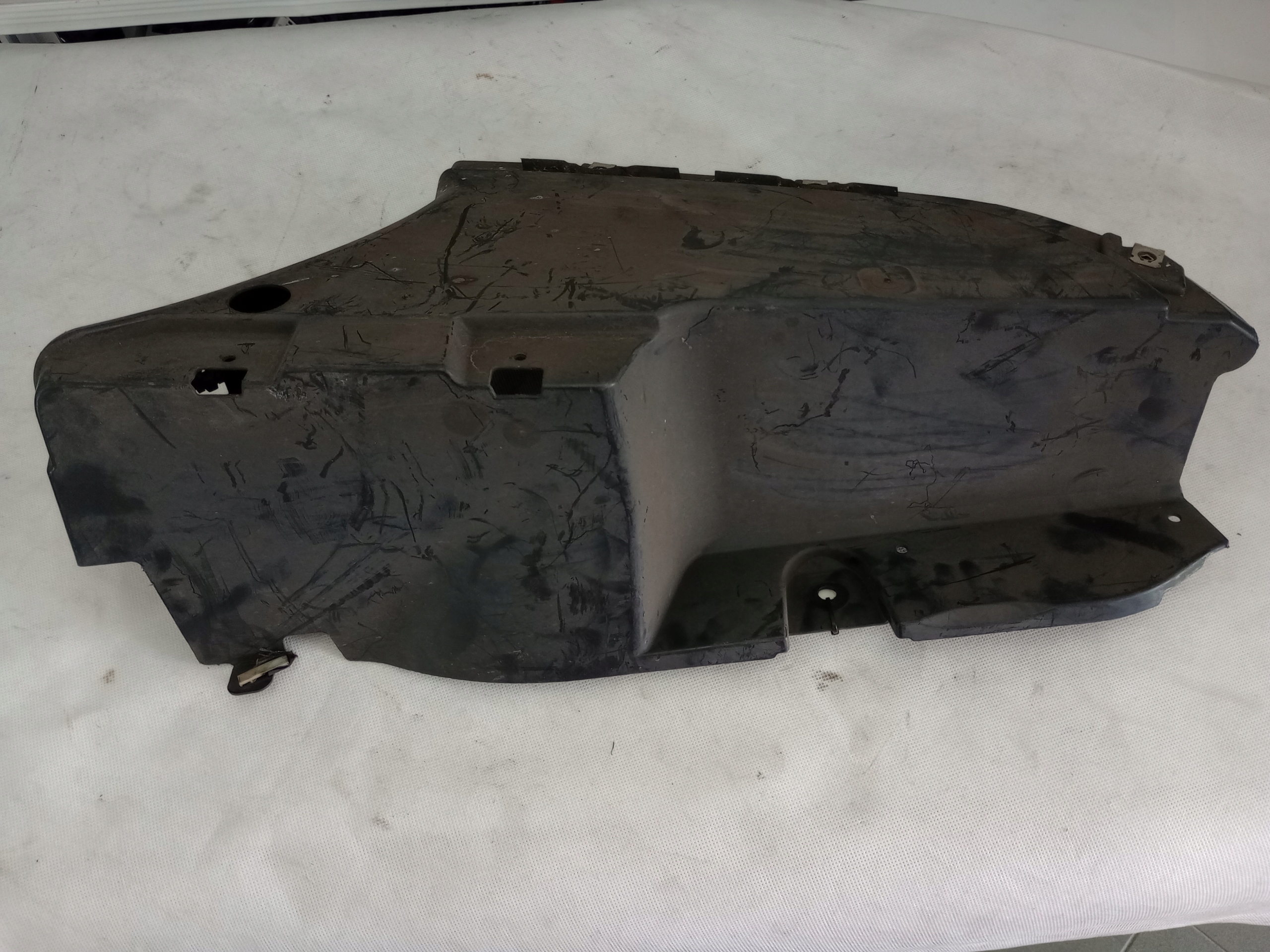 BMW SERIA 3 F30 31 2013 OSŁONA PODWOZIA LEWY TYŁ 7258047 EUROPA Typ silnika Benzyna Diesel