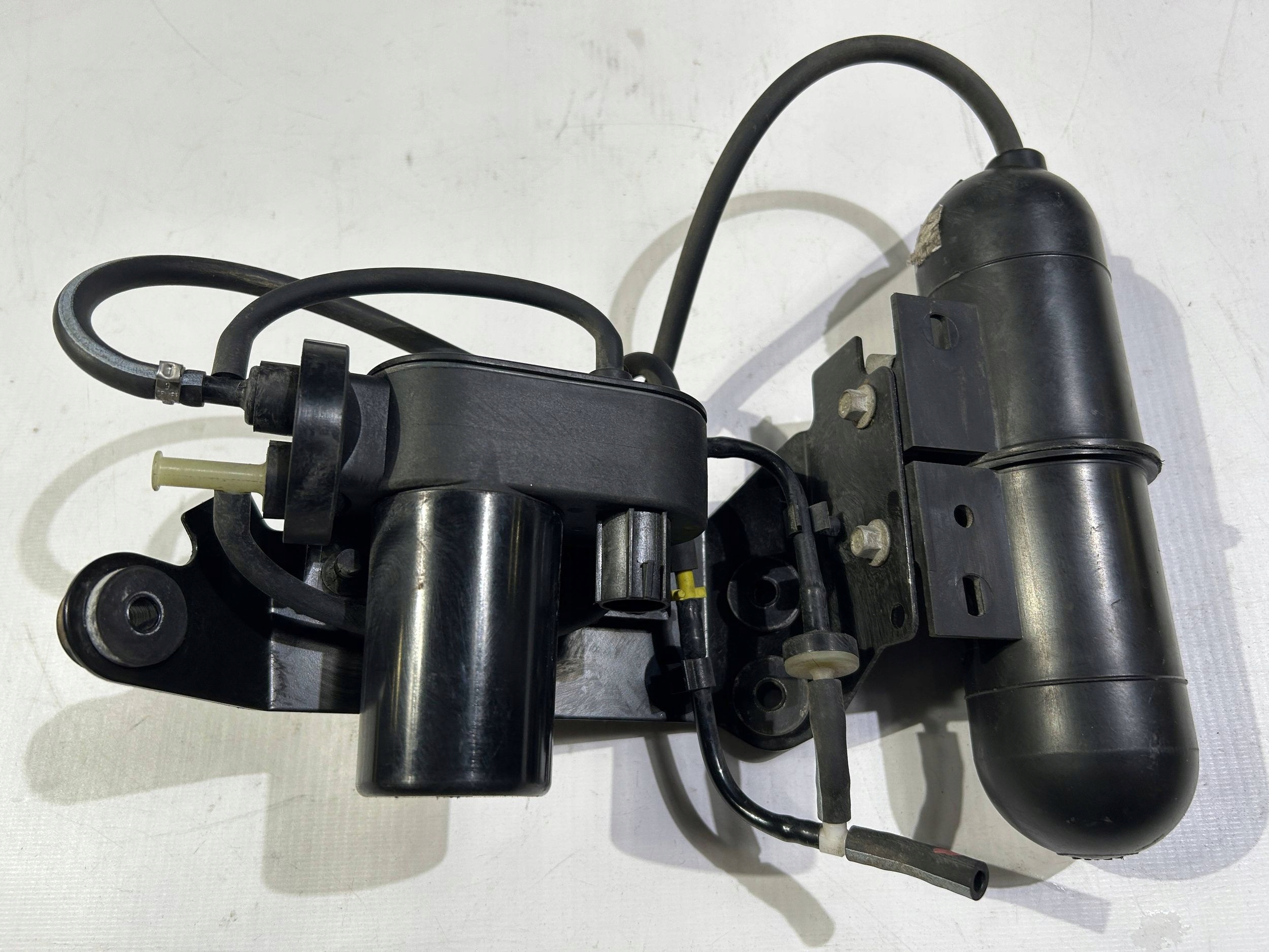 pump vacual vacum electrical Jaguar F-Type x152 2013r
