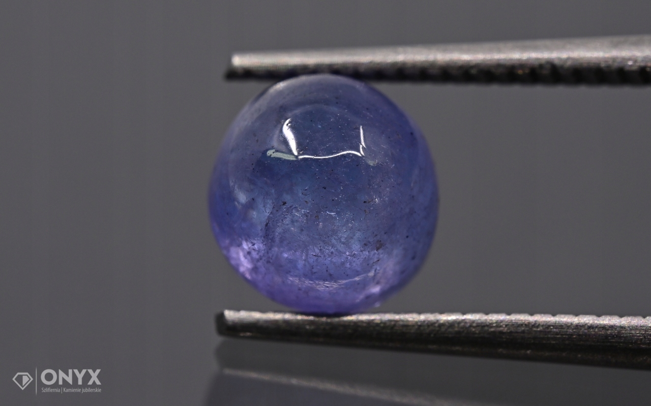 Tanzanit kabošon kulatý fi 6,5 mm