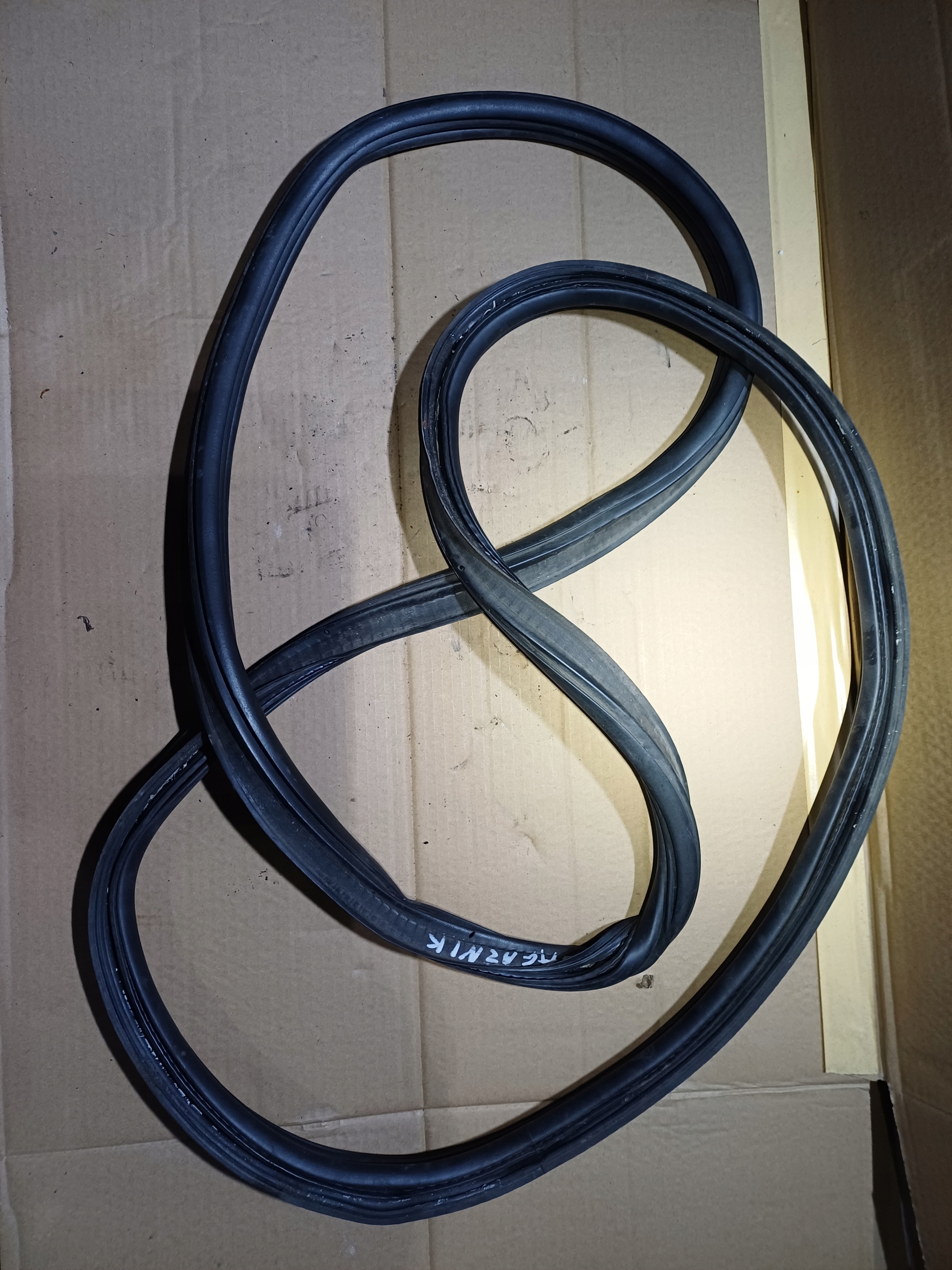 FORD KUGA MK2 USZCZELKA KAROSERYJNA KLAPY BAGAŻNIKA