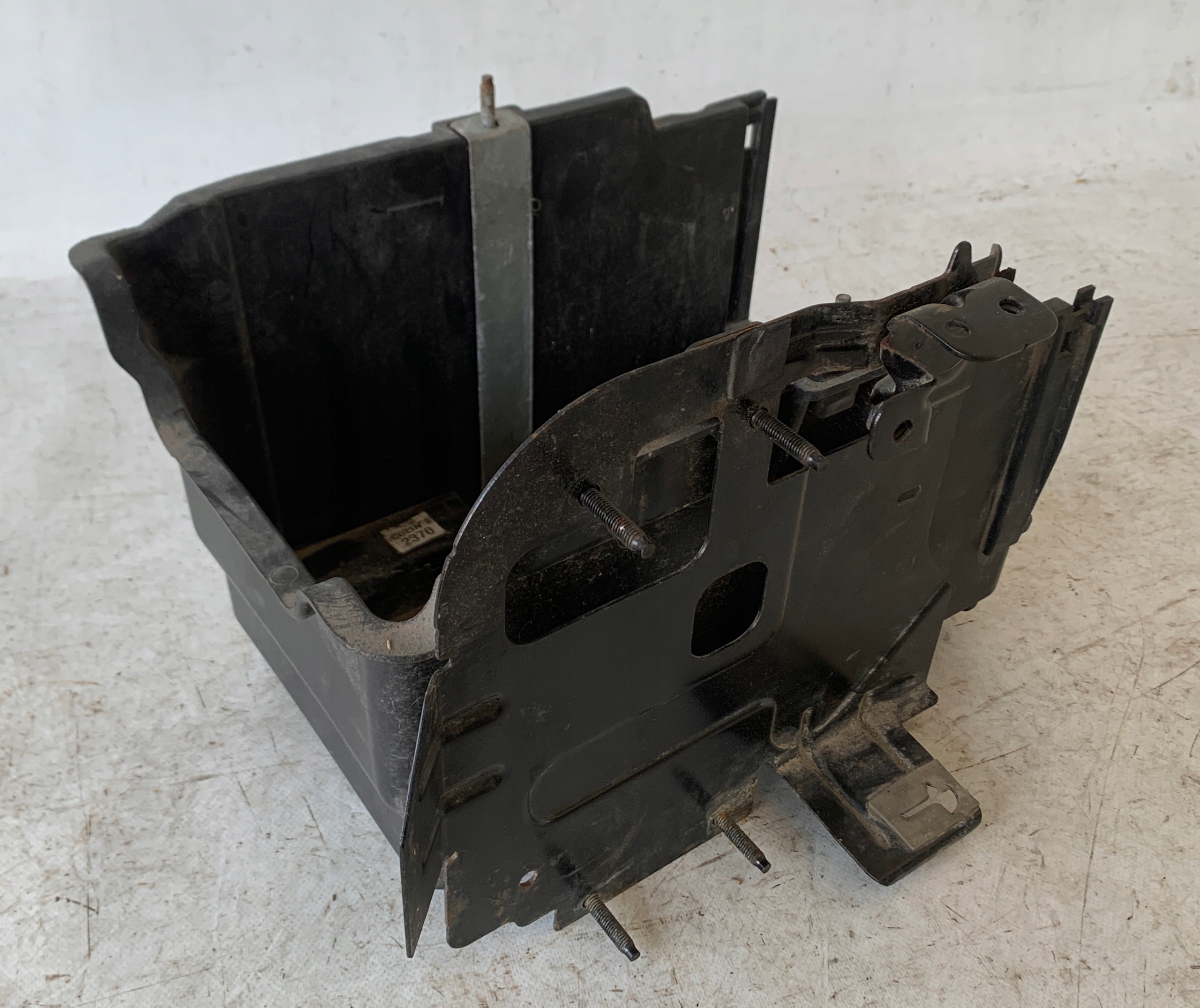 # OBUDOWA AKUMULATORA FIESTA MK7 C1BT-10723-BB