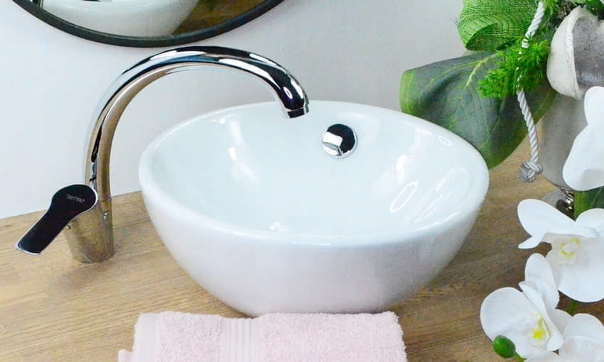 Bateria łazienkowa umywalkowa do umywalki stojąca ruchoma + KOREK POLSKA Rodzaj wylewki Ruchoma