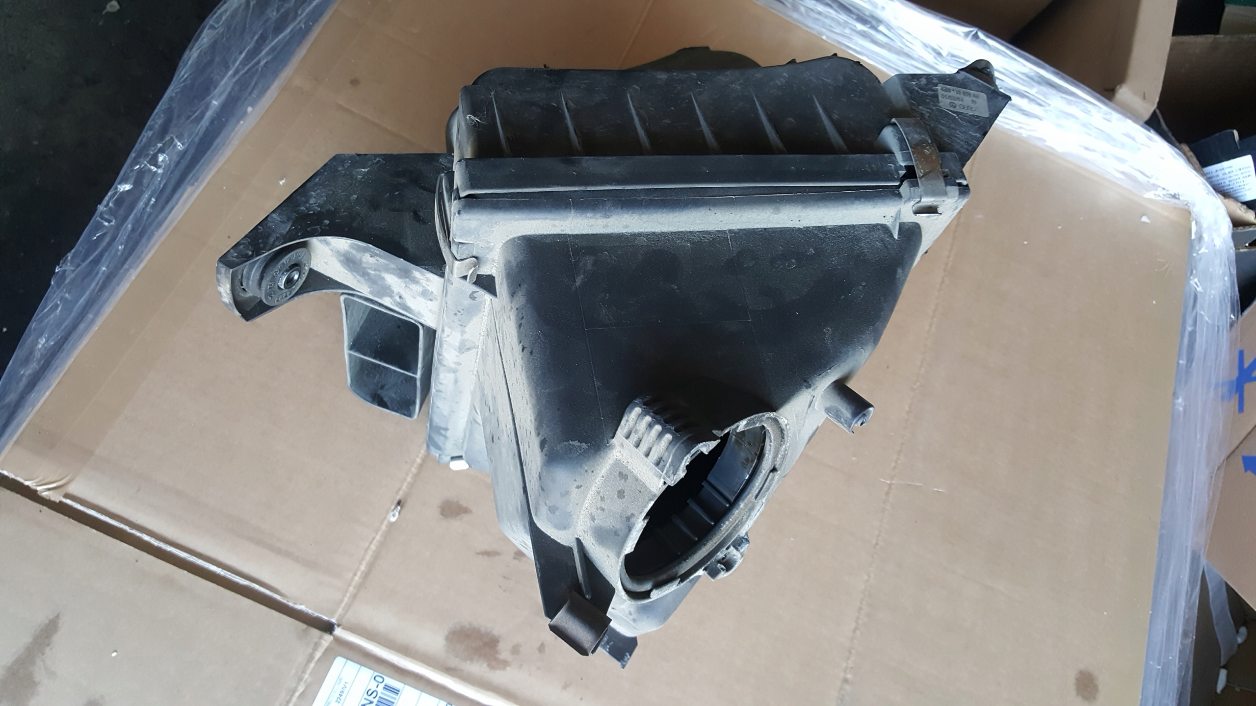 Gehäuse filter luft AUDI A6 C5 2.5 TDI VW OE EU