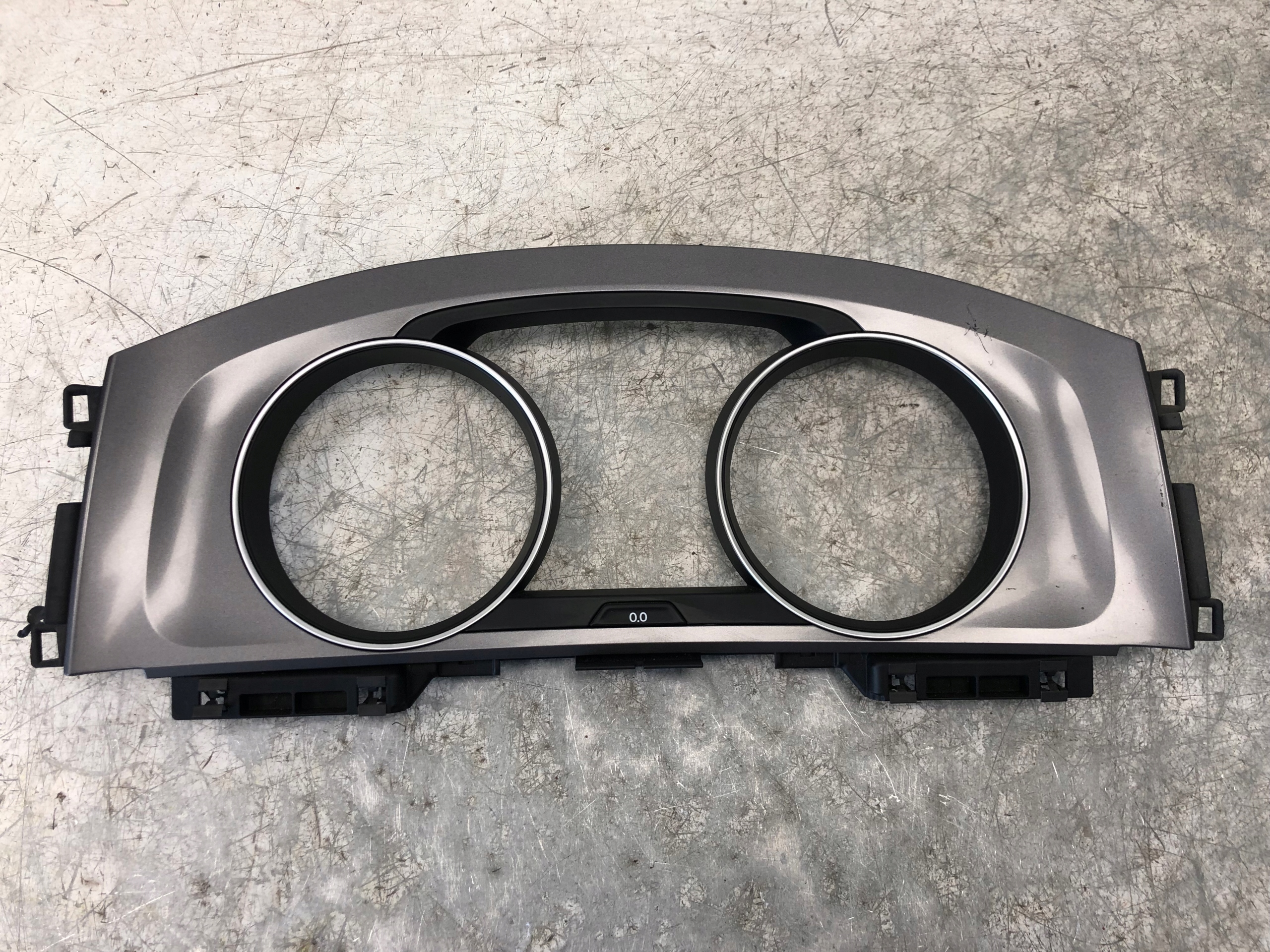 RAHMEN DEKOR des Kombiinstruments grau VW GOLF VII 5G0857059