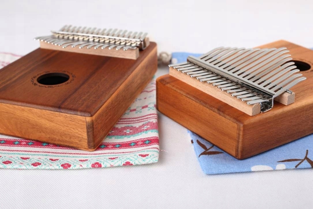 DREWNIANA KALIMBA PRZENOŚNE PIANINO 17 KLAWISZY PL INSTRUMENT AFRYKAŃSKI Kod producenta K1