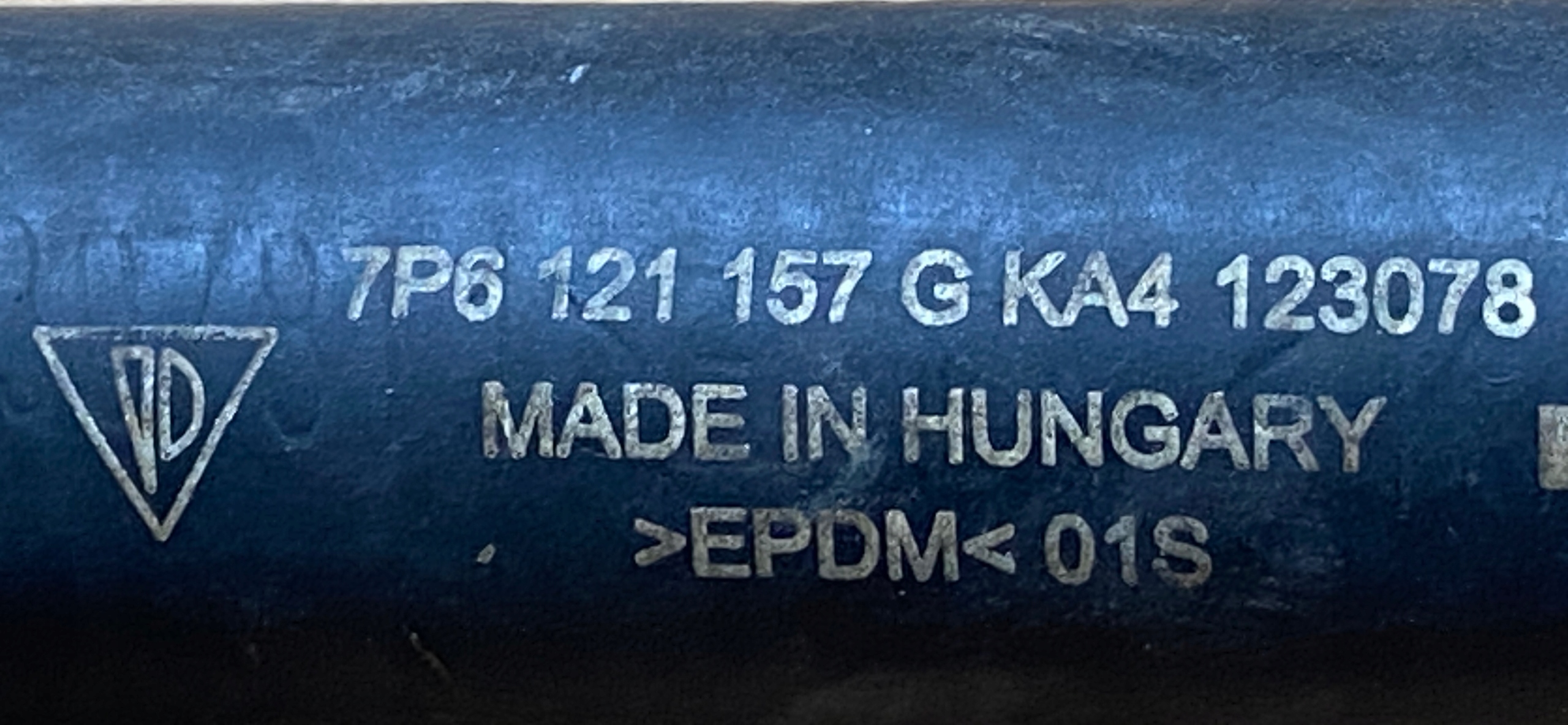 VW TOUAREG 7P 4.2TDI crijevo cijev vode 7P6121157G